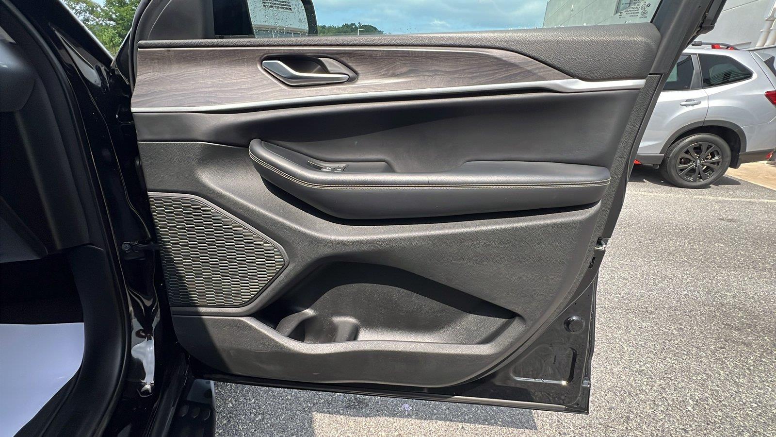 2023 Jeep Grand Cherokee Limited - 11