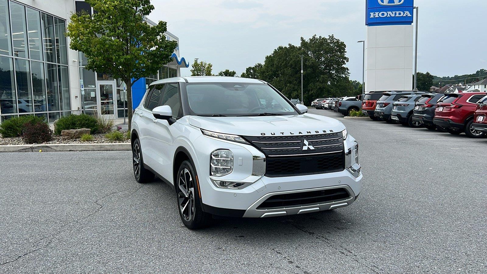 2024 Mitsubishi Outlander SE - 0