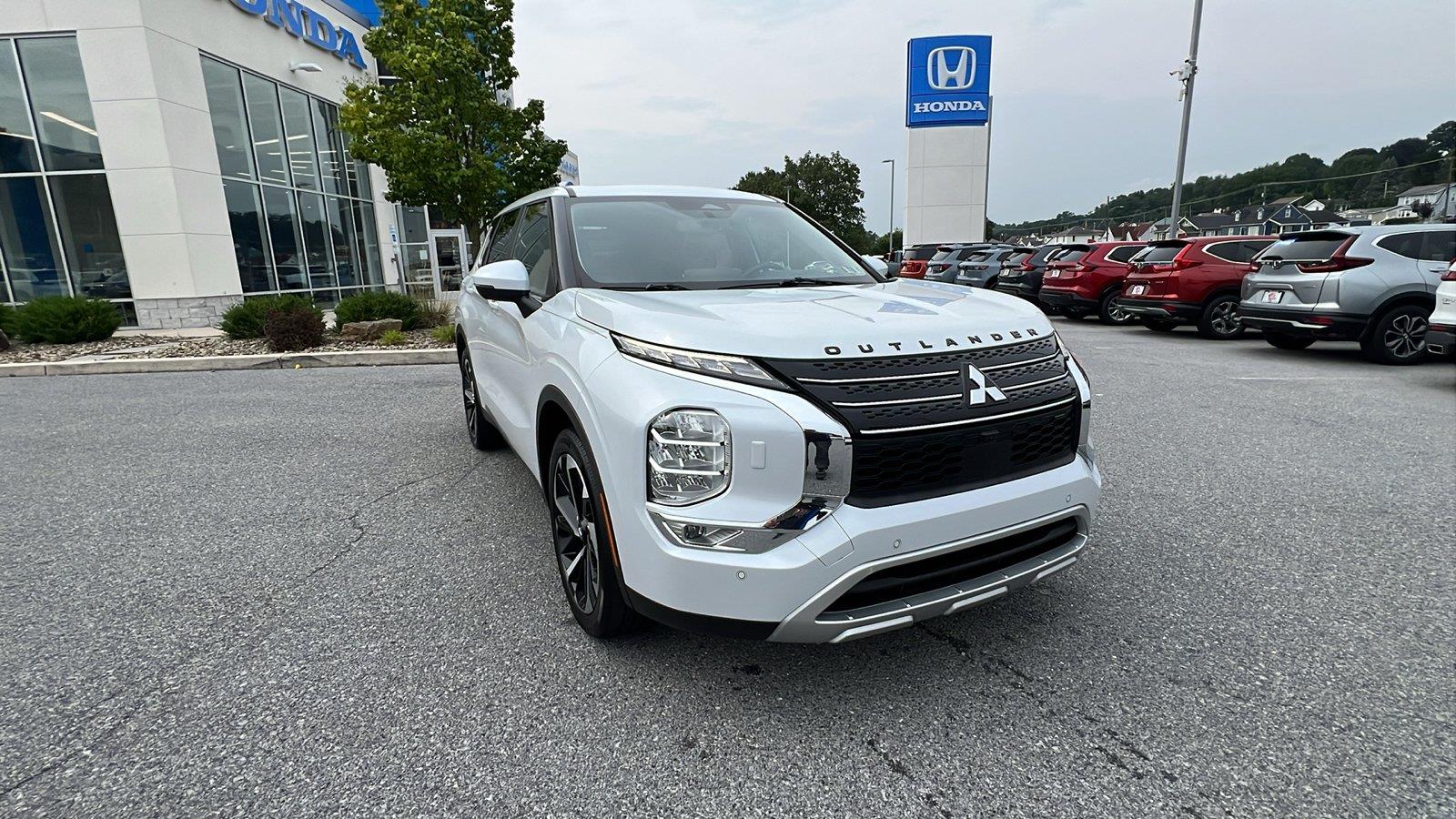2024 Mitsubishi Outlander SE - 1