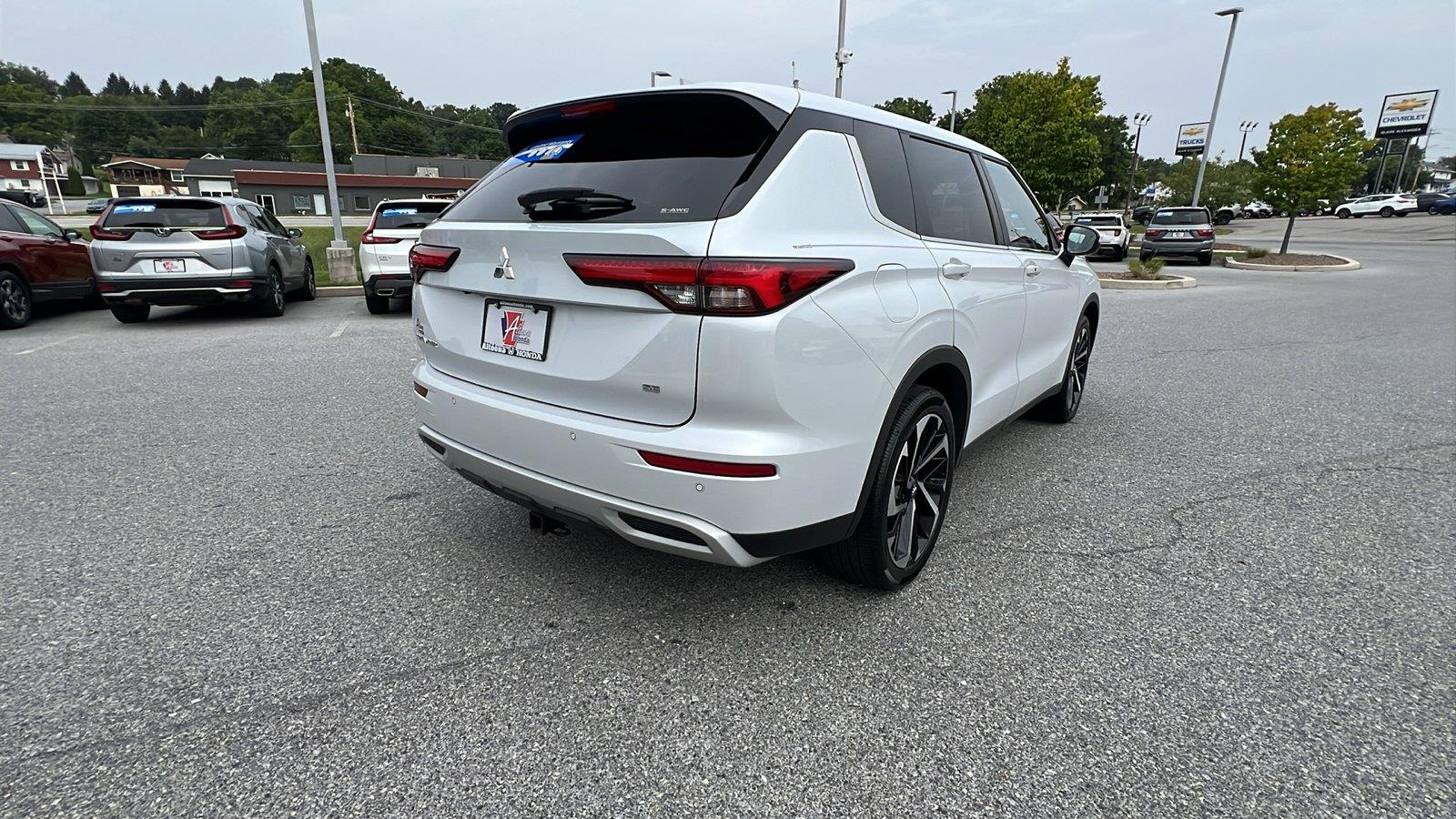 2024 Mitsubishi Outlander SE - 3