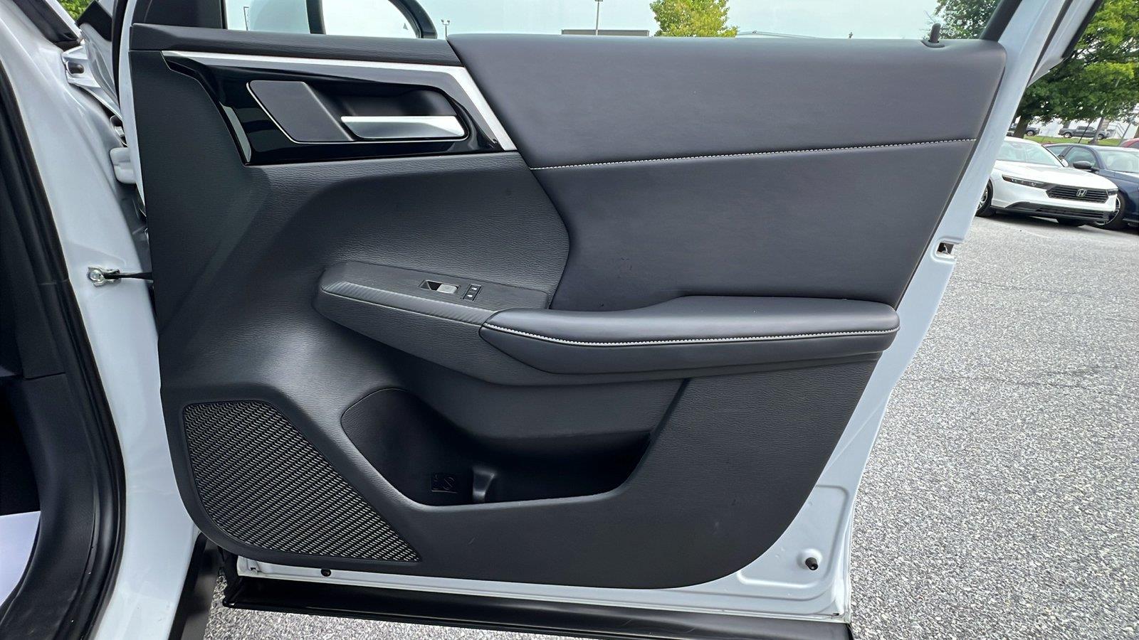 2024 Mitsubishi Outlander SE - 11