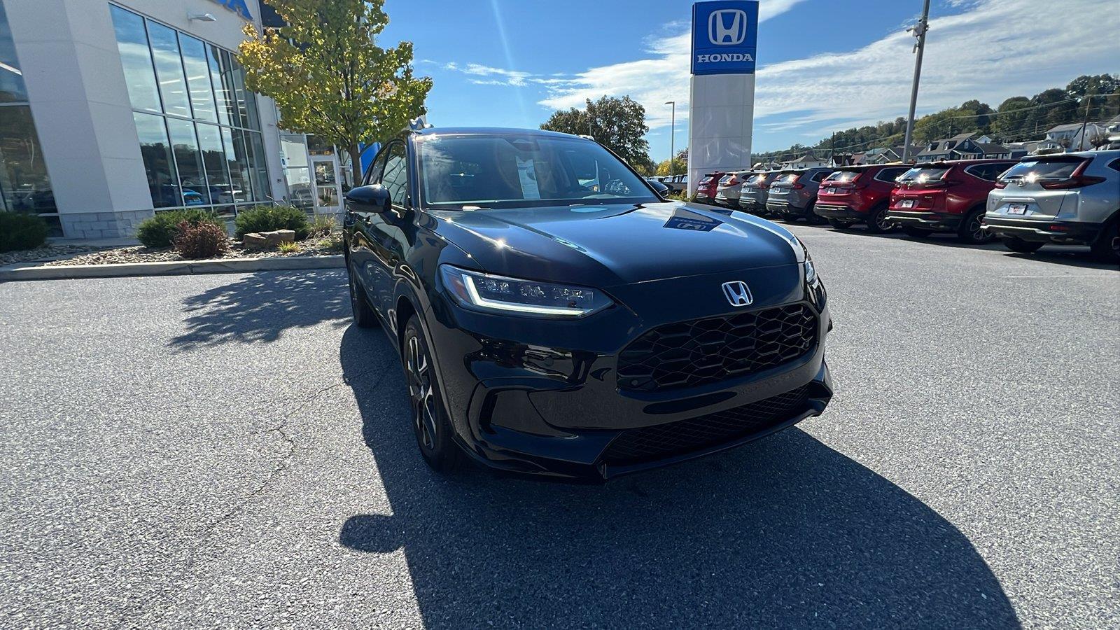 2027 Honda HR-V photo 2 of 31