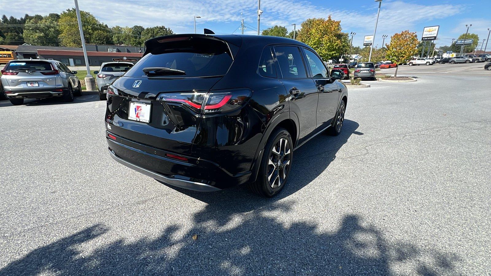 2027 Honda HR-V photo 4 of 31
