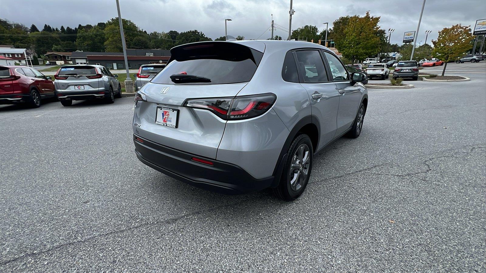 2027 Honda HR-V photo 4 of 30