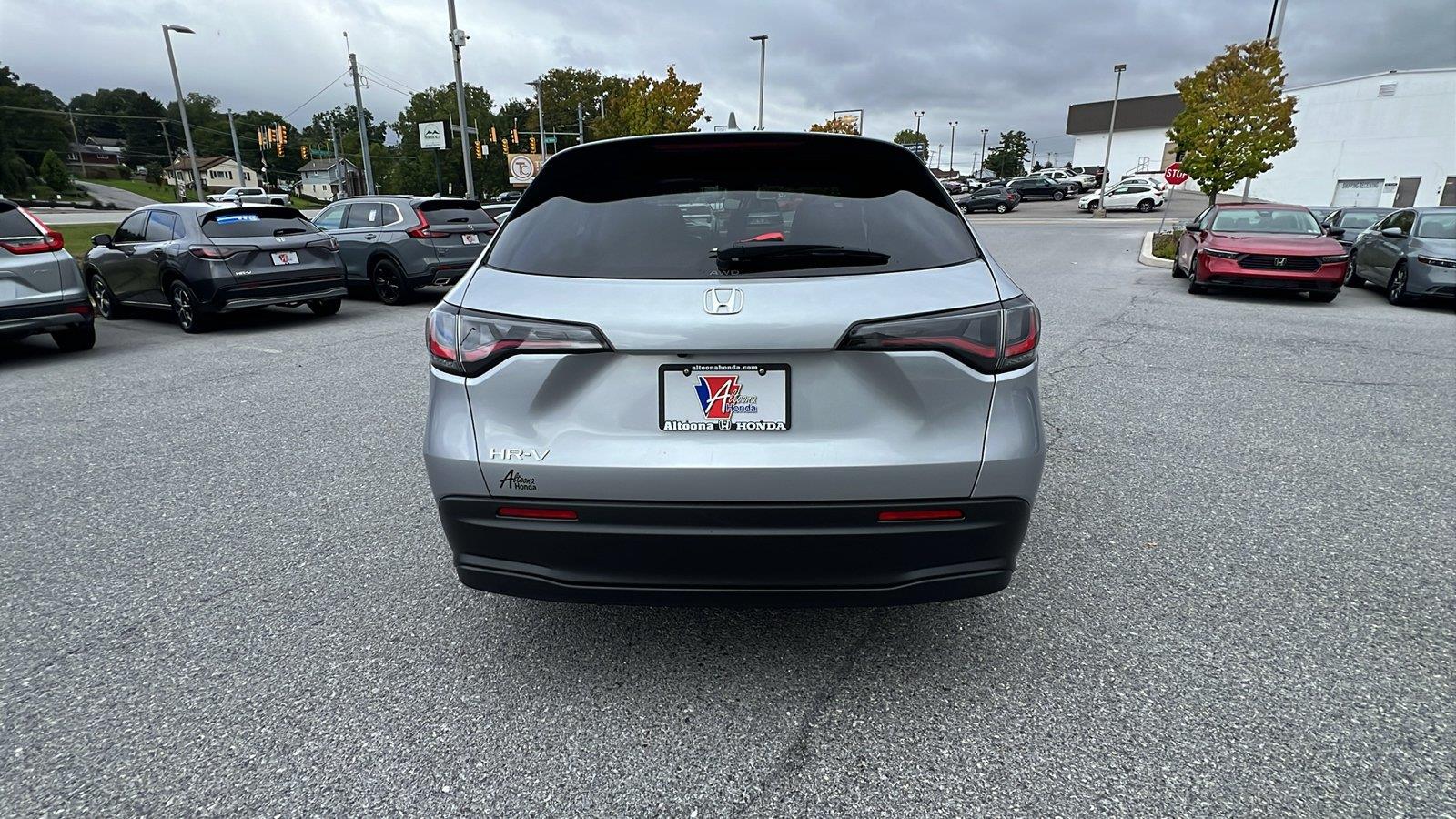2027 Honda HR-V photo 5 of 30