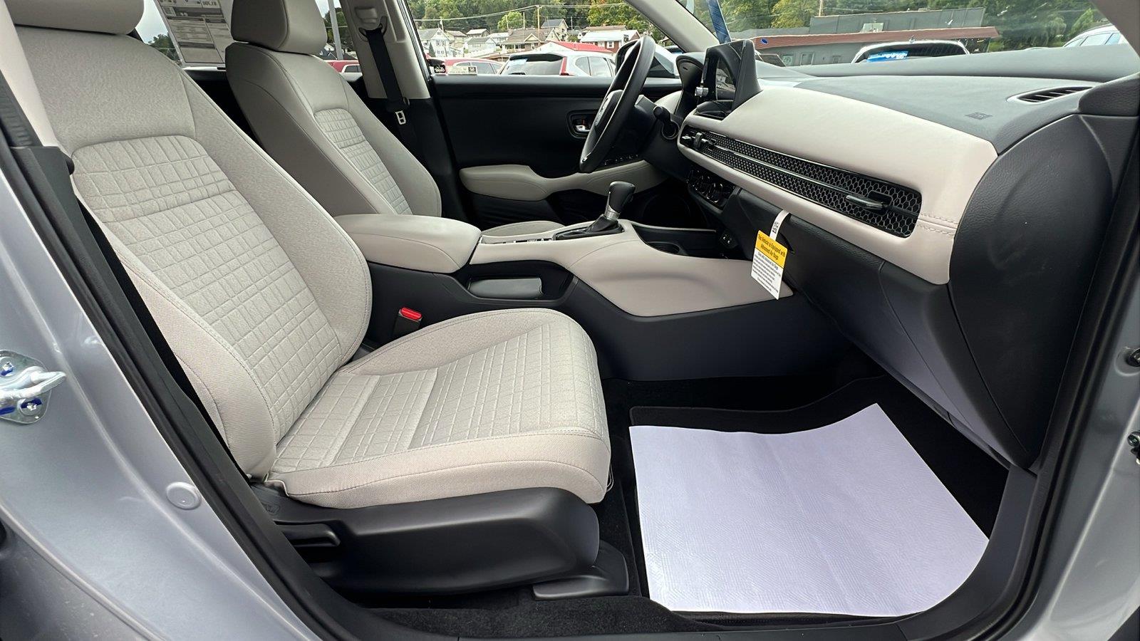 2027 Honda HR-V photo 13 of 30