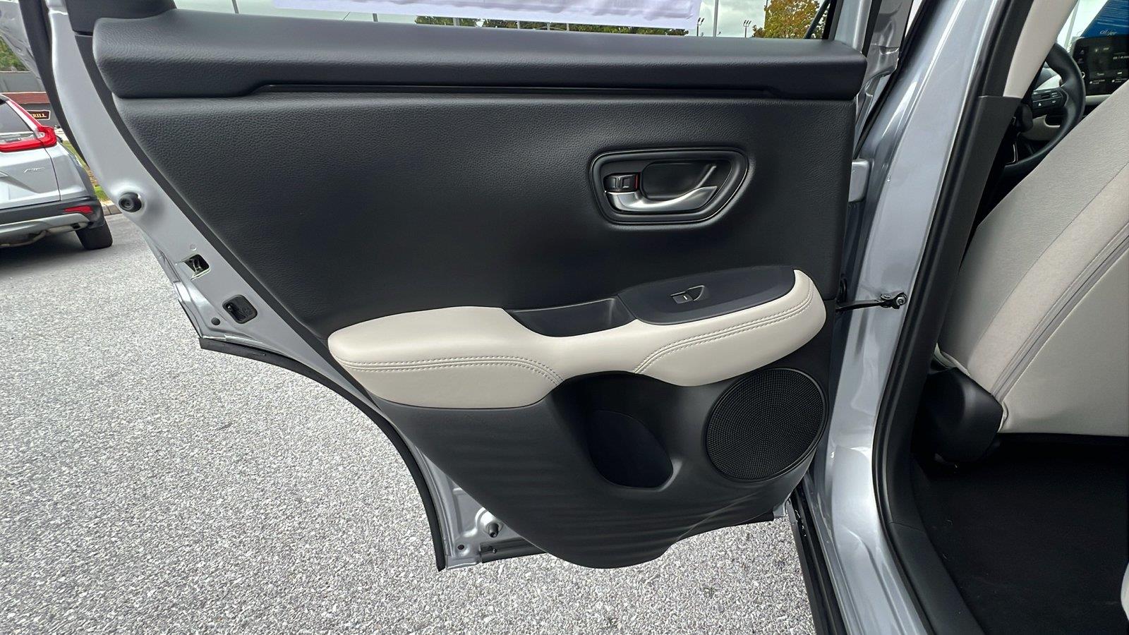2027 Honda HR-V photo 17 of 30