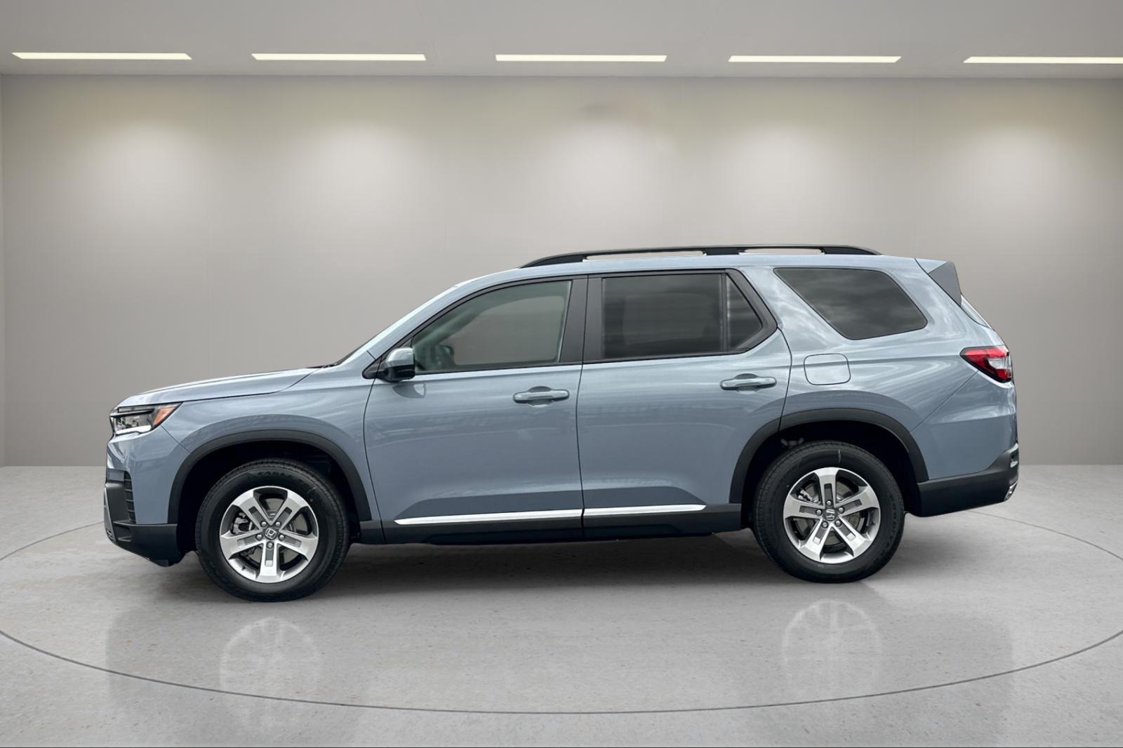2026 Honda Pilot photo 2 of 25