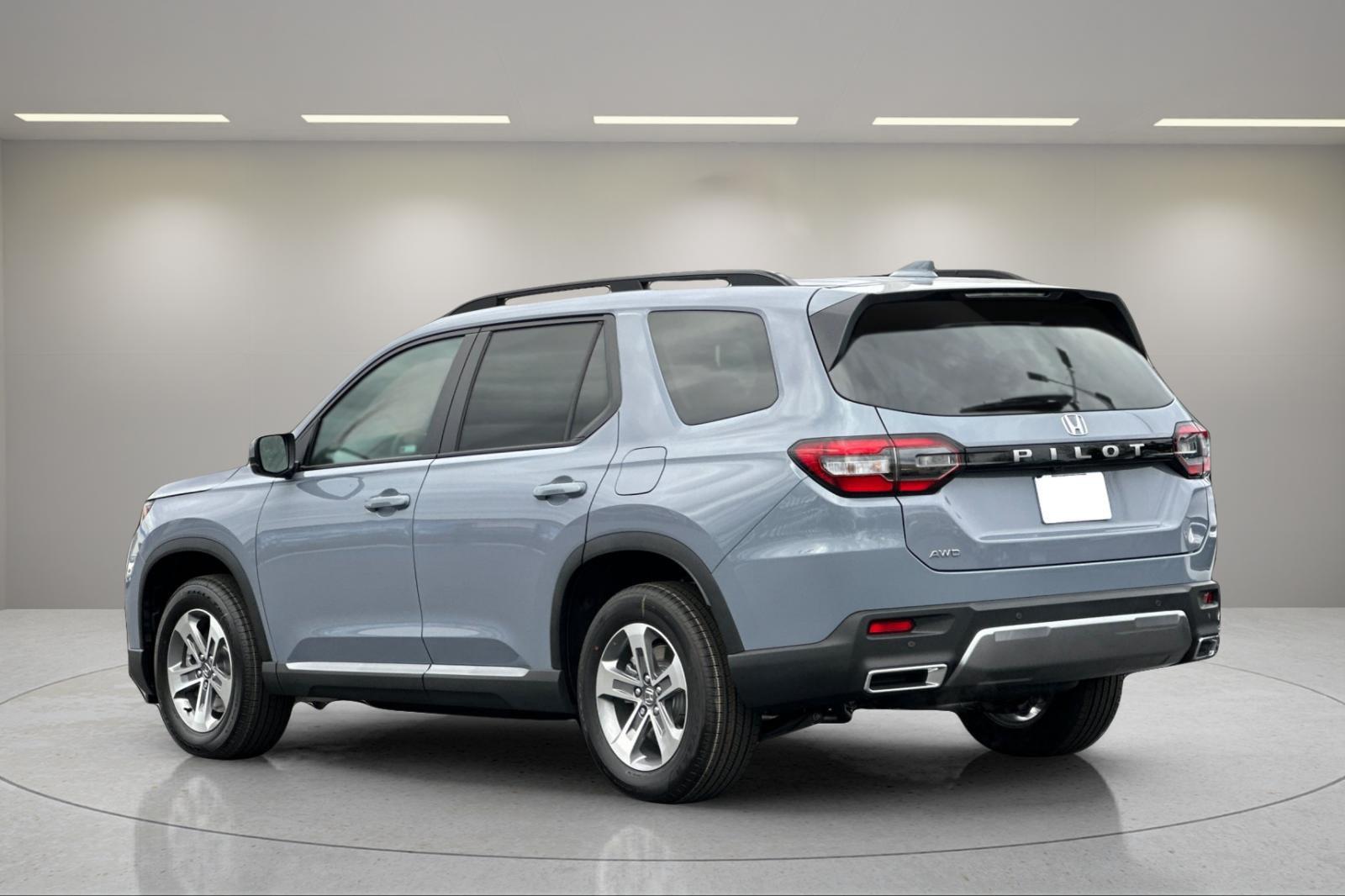 2026 Honda Pilot photo 3 of 25