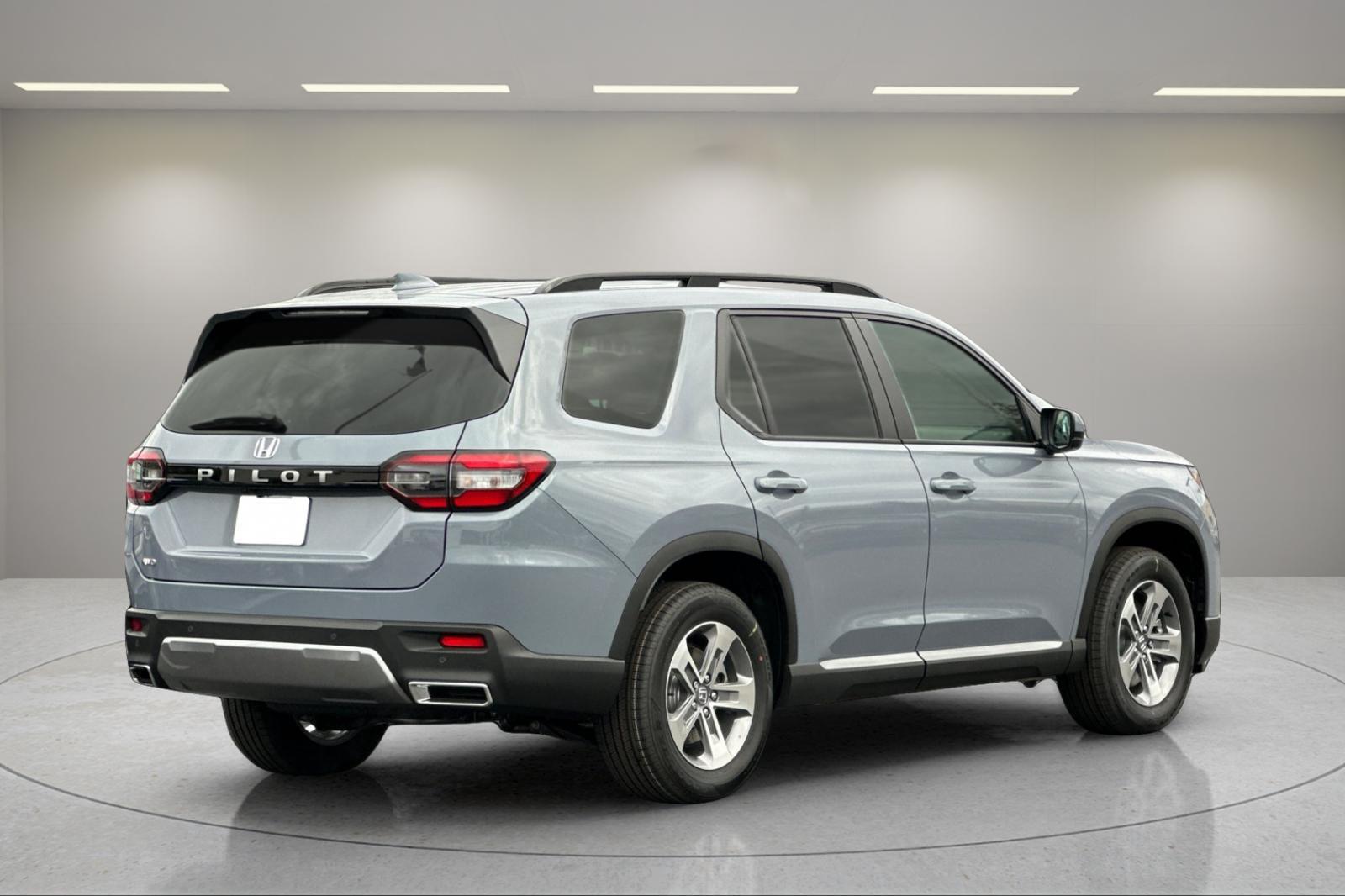 2026 Honda Pilot photo 5 of 25
