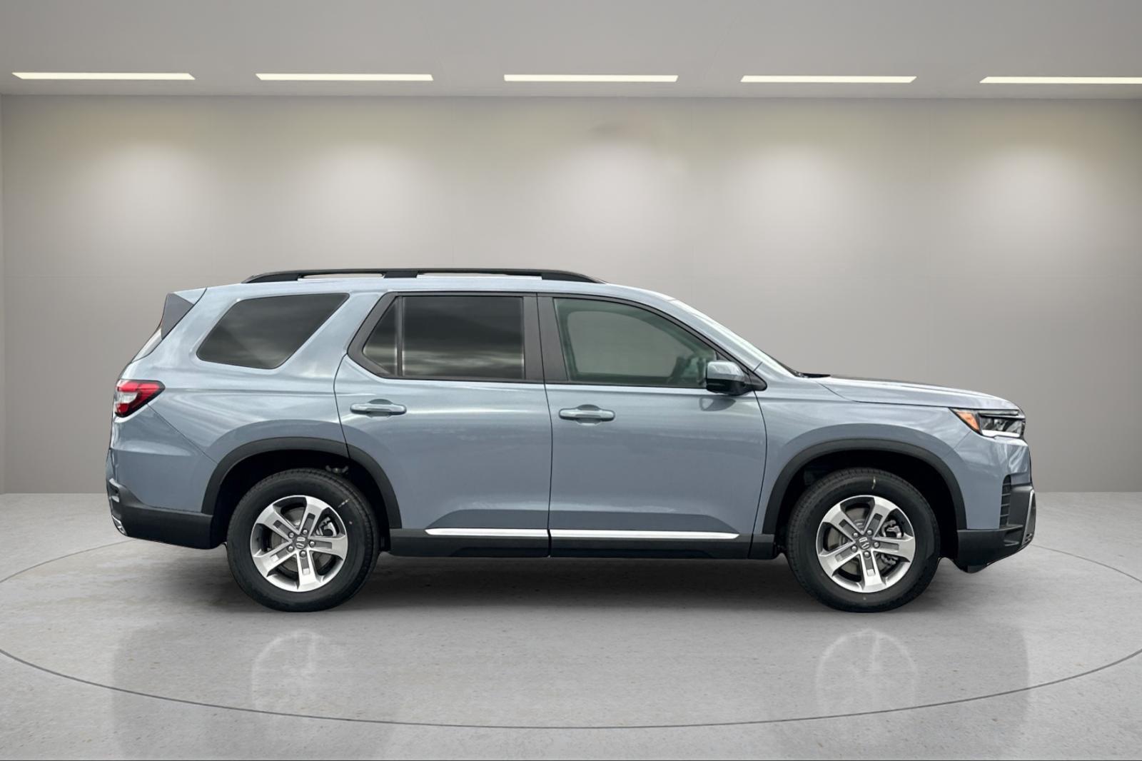 2026 Honda Pilot photo 6 of 25