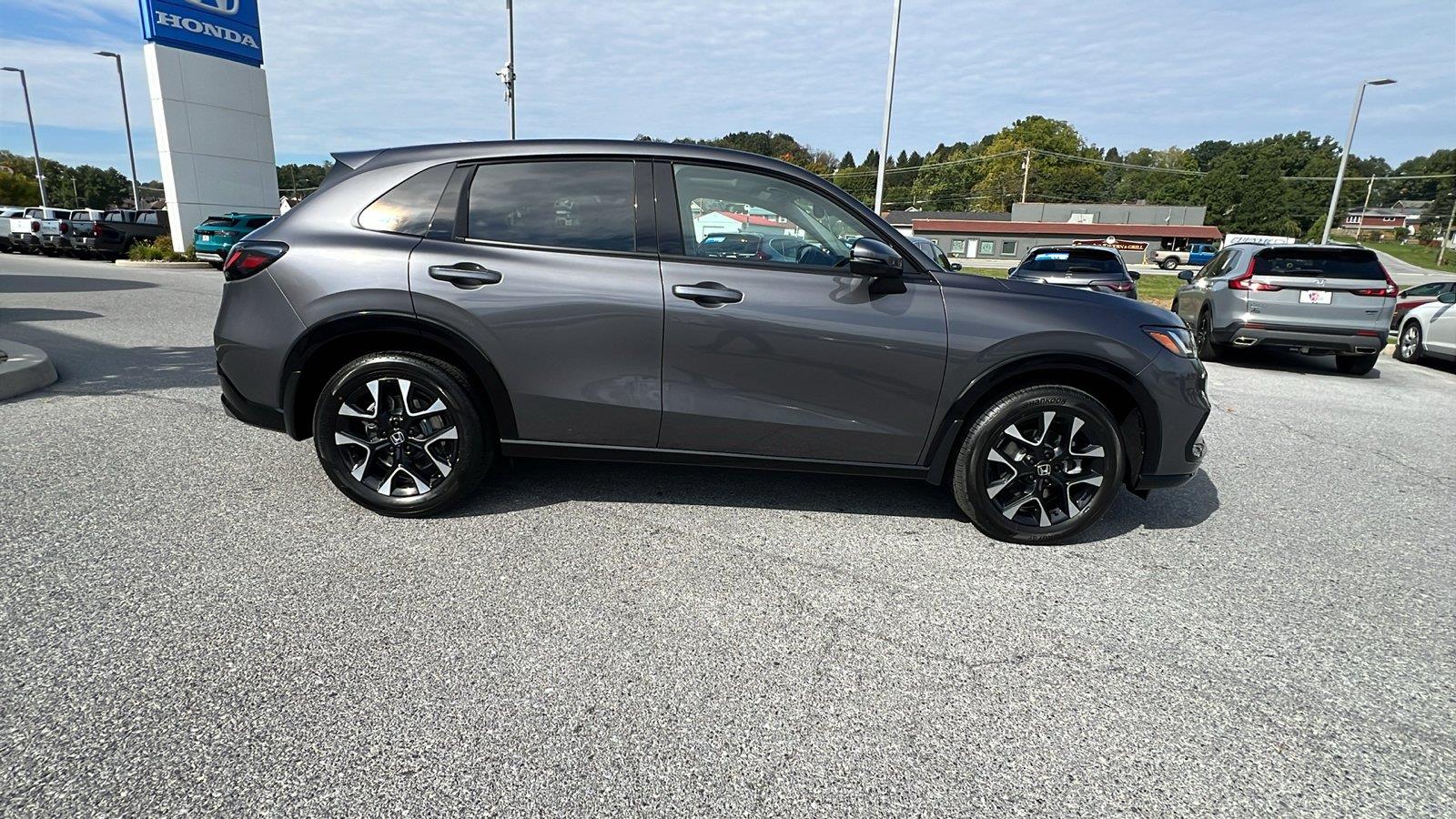 2027 Honda HR-V photo 3 of 30
