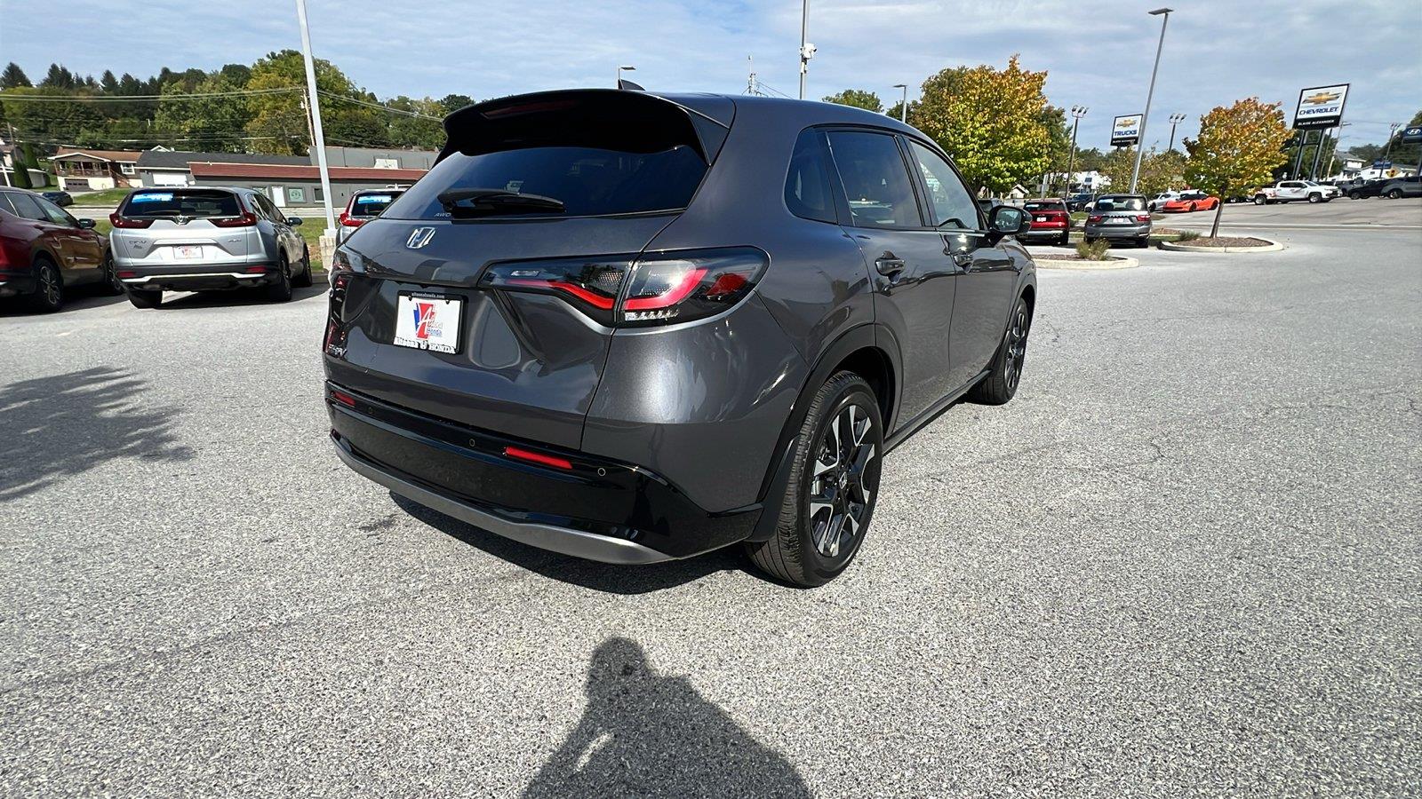 2027 Honda HR-V photo 4 of 30