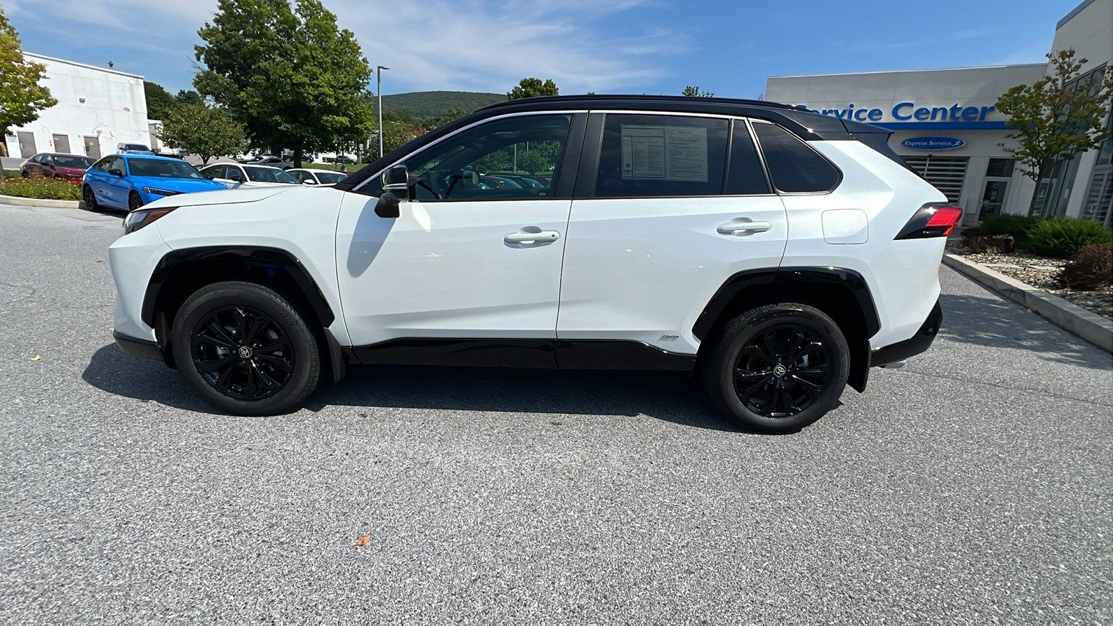 2025 Toyota RAV4 Hybrid XSE - 6