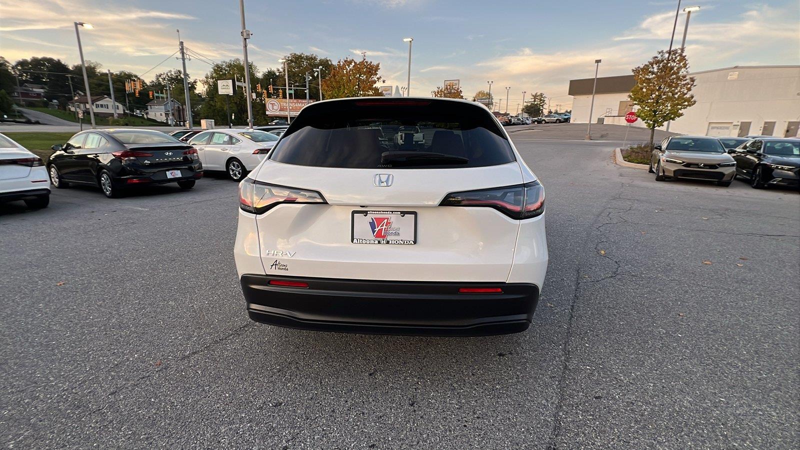 2027 Honda HR-V photo 5 of 28