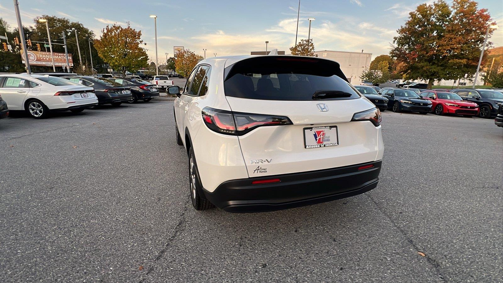 2027 Honda HR-V photo 6 of 28