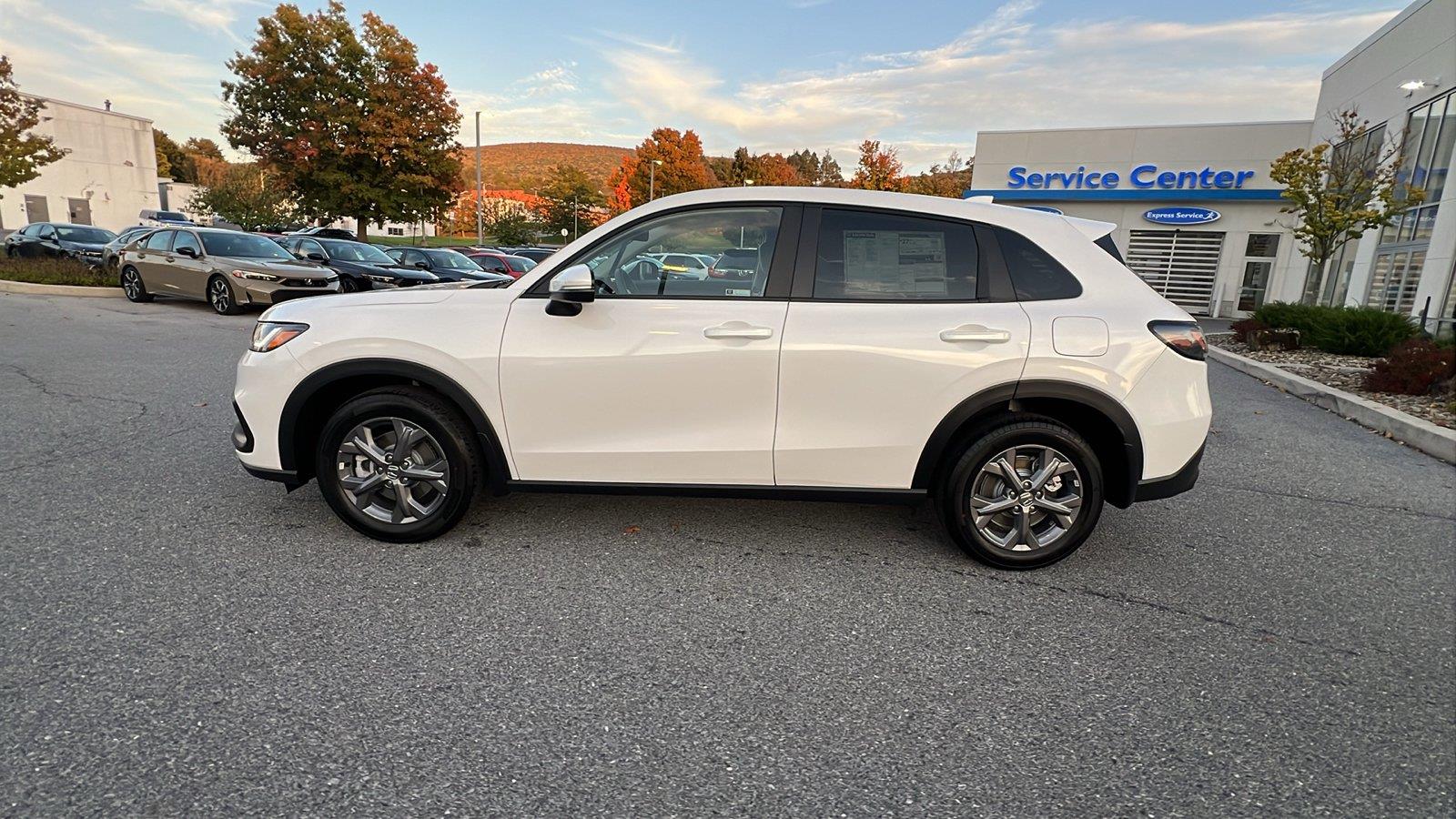 2027 Honda HR-V photo 7 of 28
