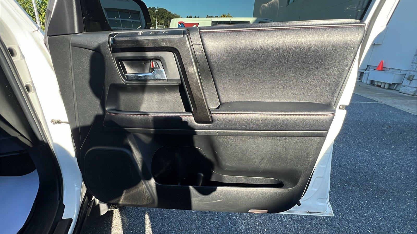 2019 Toyota 4Runner TRD Off-Road Premium - 11