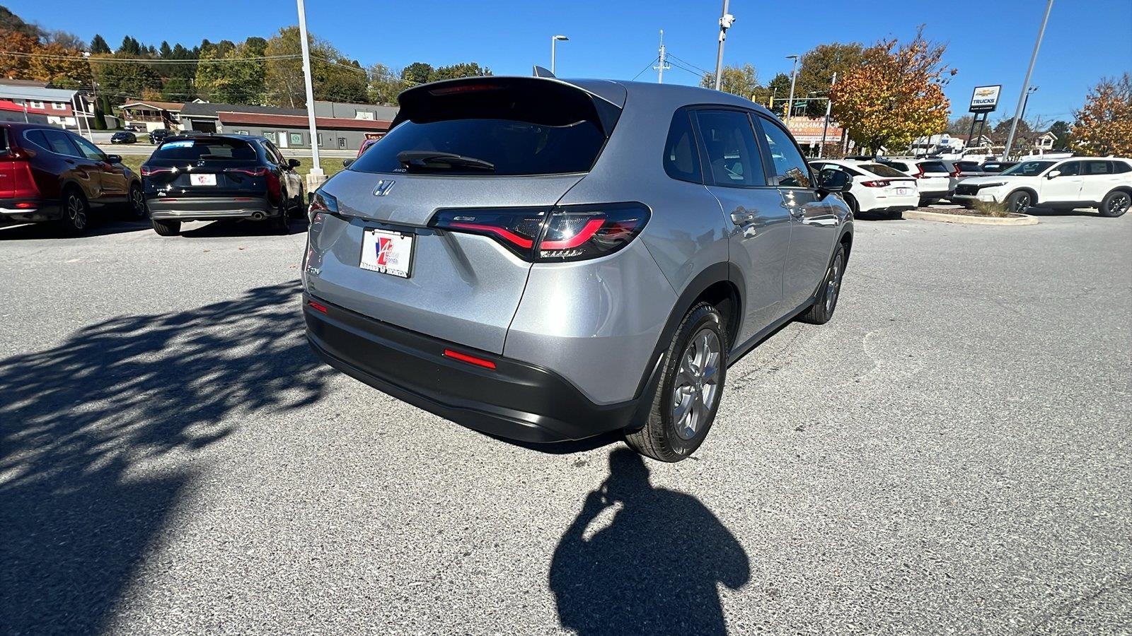2027 Honda HR-V photo 4 of 29