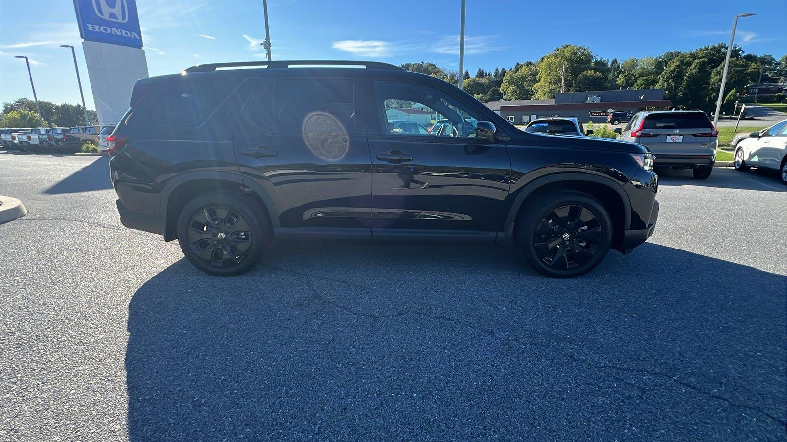 2026 Honda Pilot photo 3 of 35