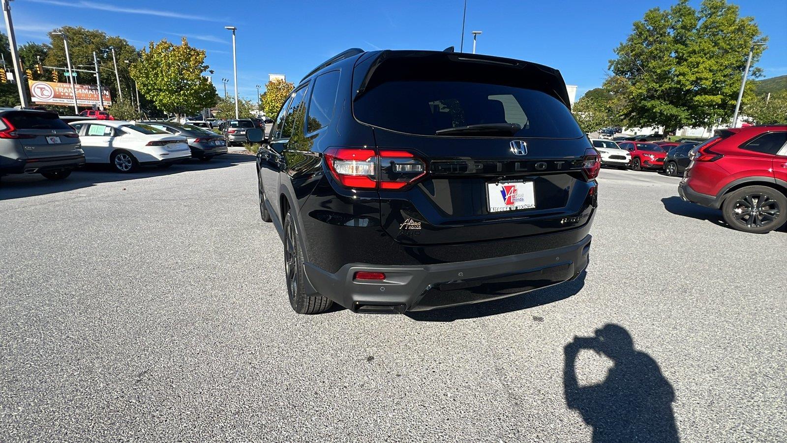 2026 Honda Pilot photo 6 of 35