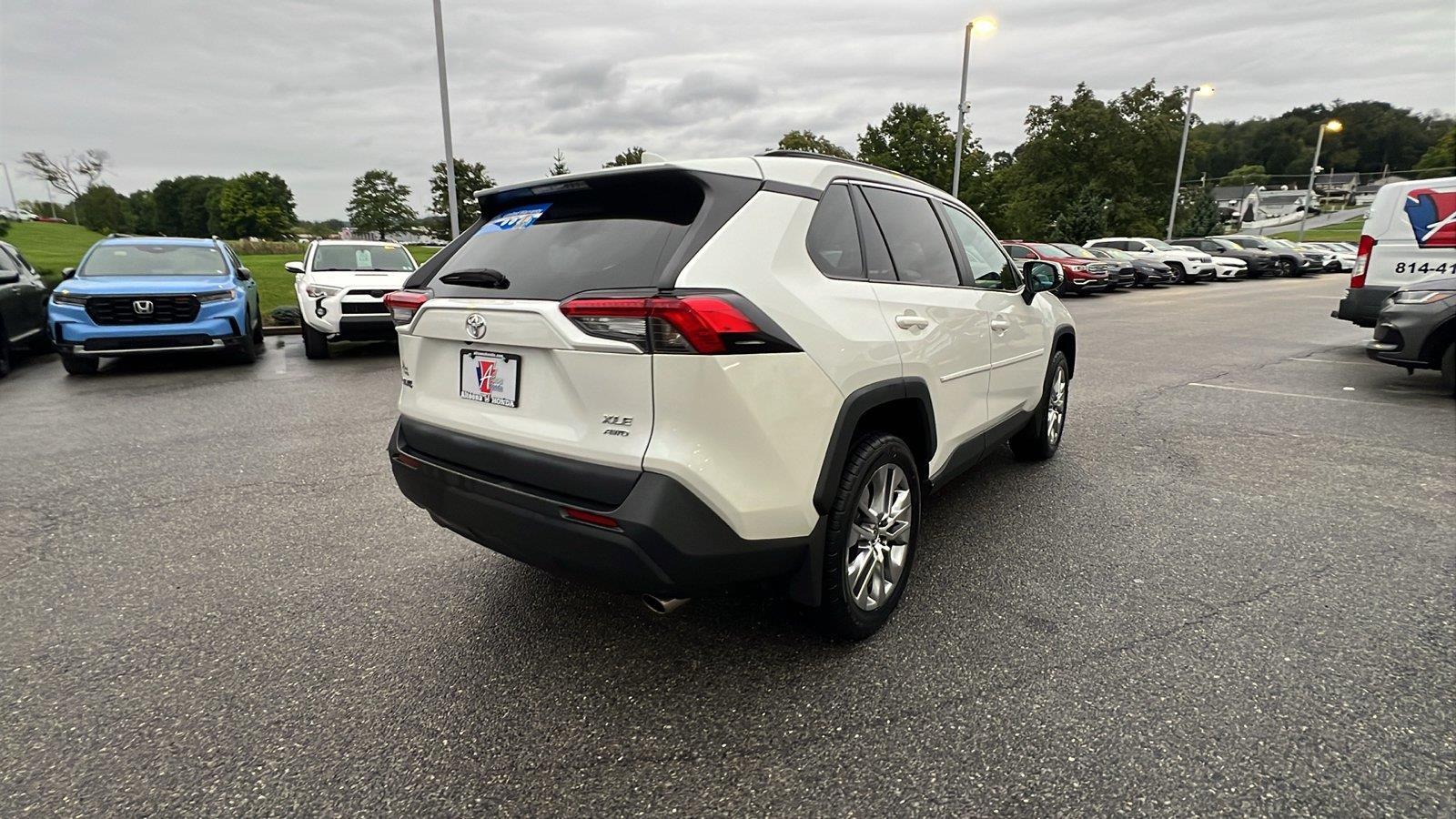 2021 Toyota RAV4 XLE Premium - 3