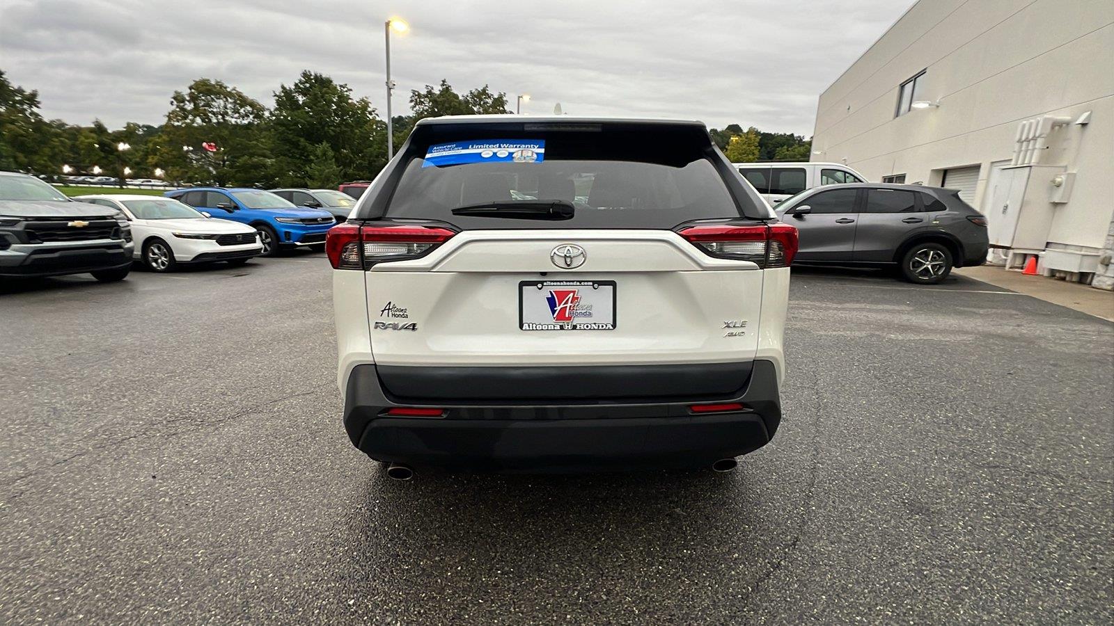 2021 Toyota RAV4 XLE Premium - 4