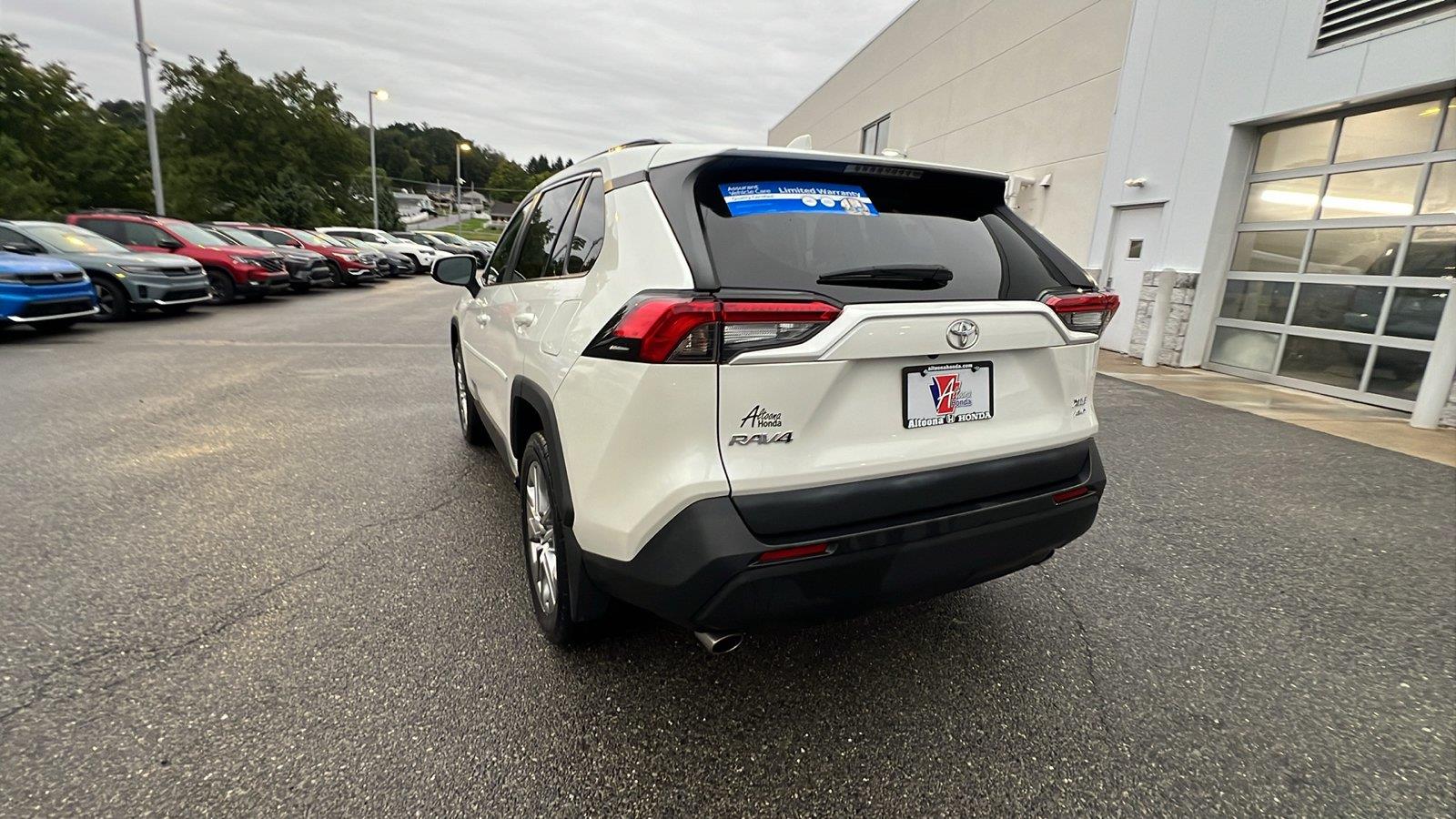 2021 Toyota RAV4 XLE Premium - 5