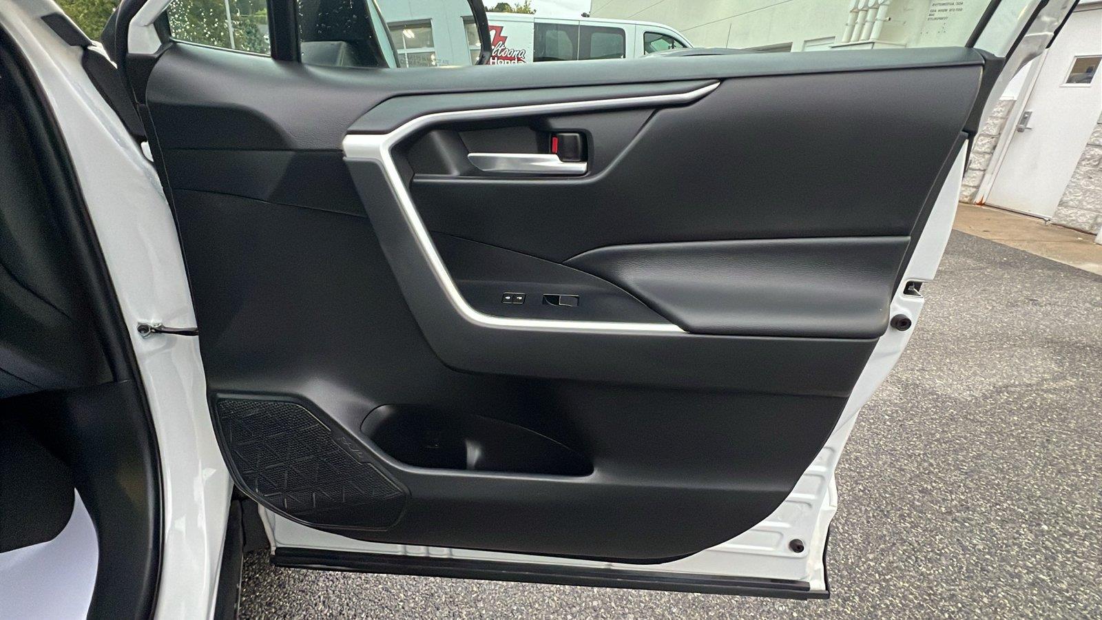 2021 Toyota RAV4 XLE Premium - 11