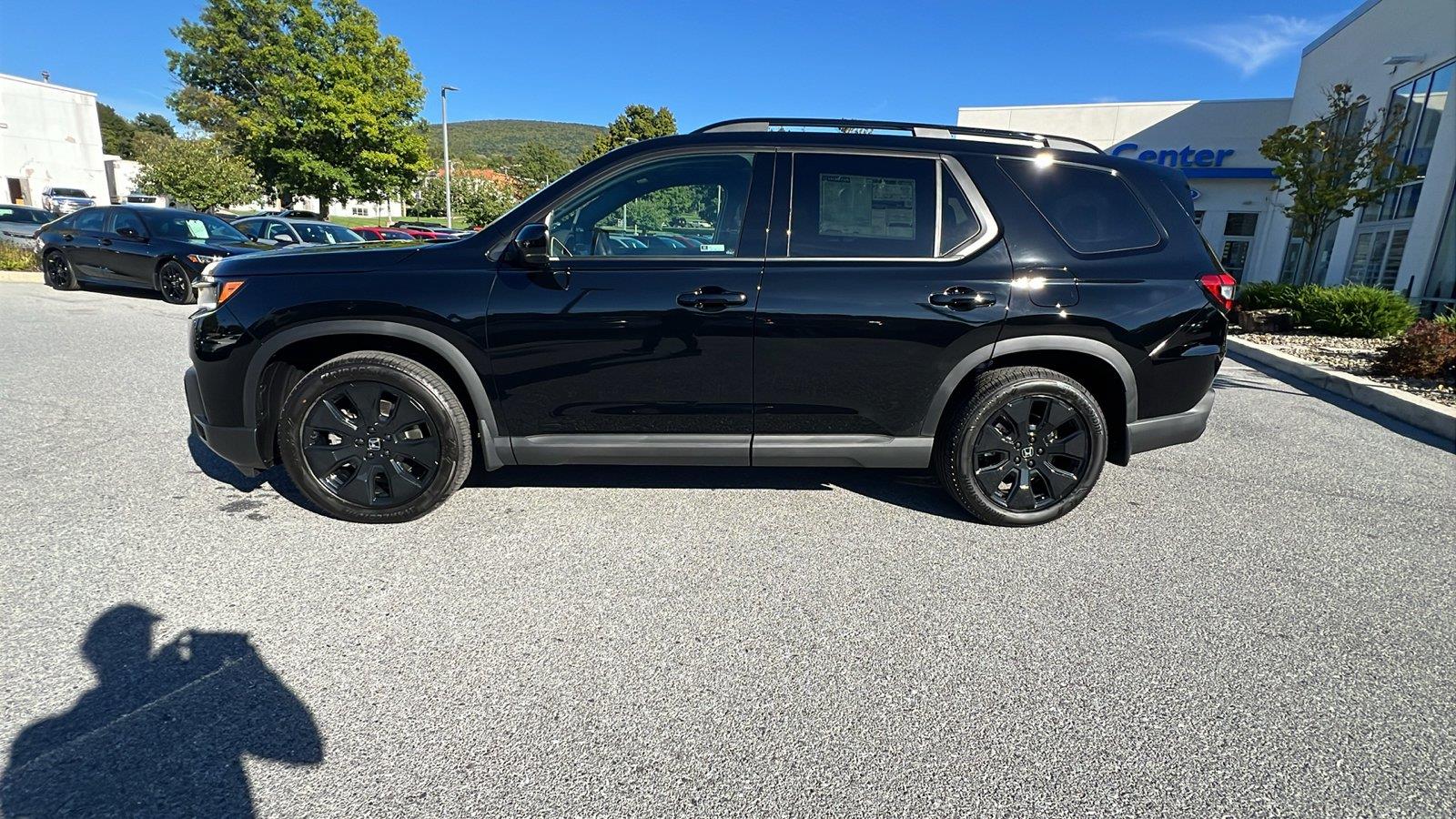 2026 Honda Pilot photo 7 of 35
