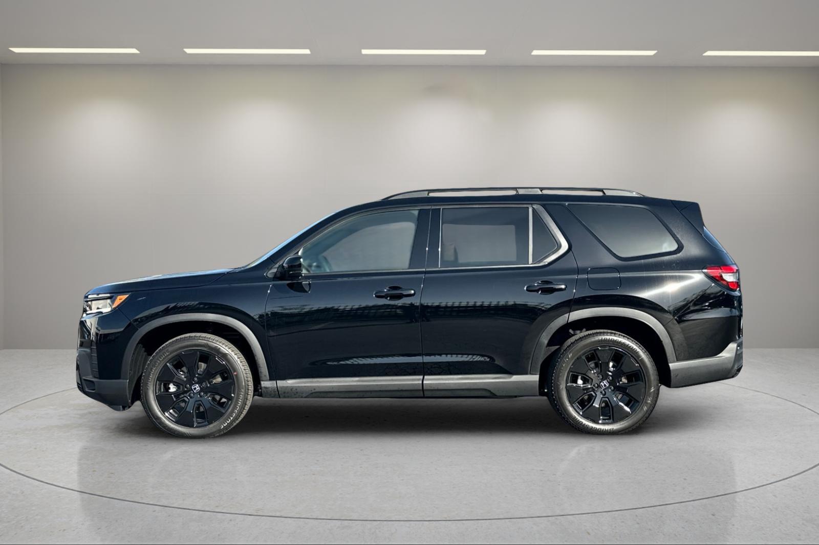 2026 Honda Pilot photo 2 of 25