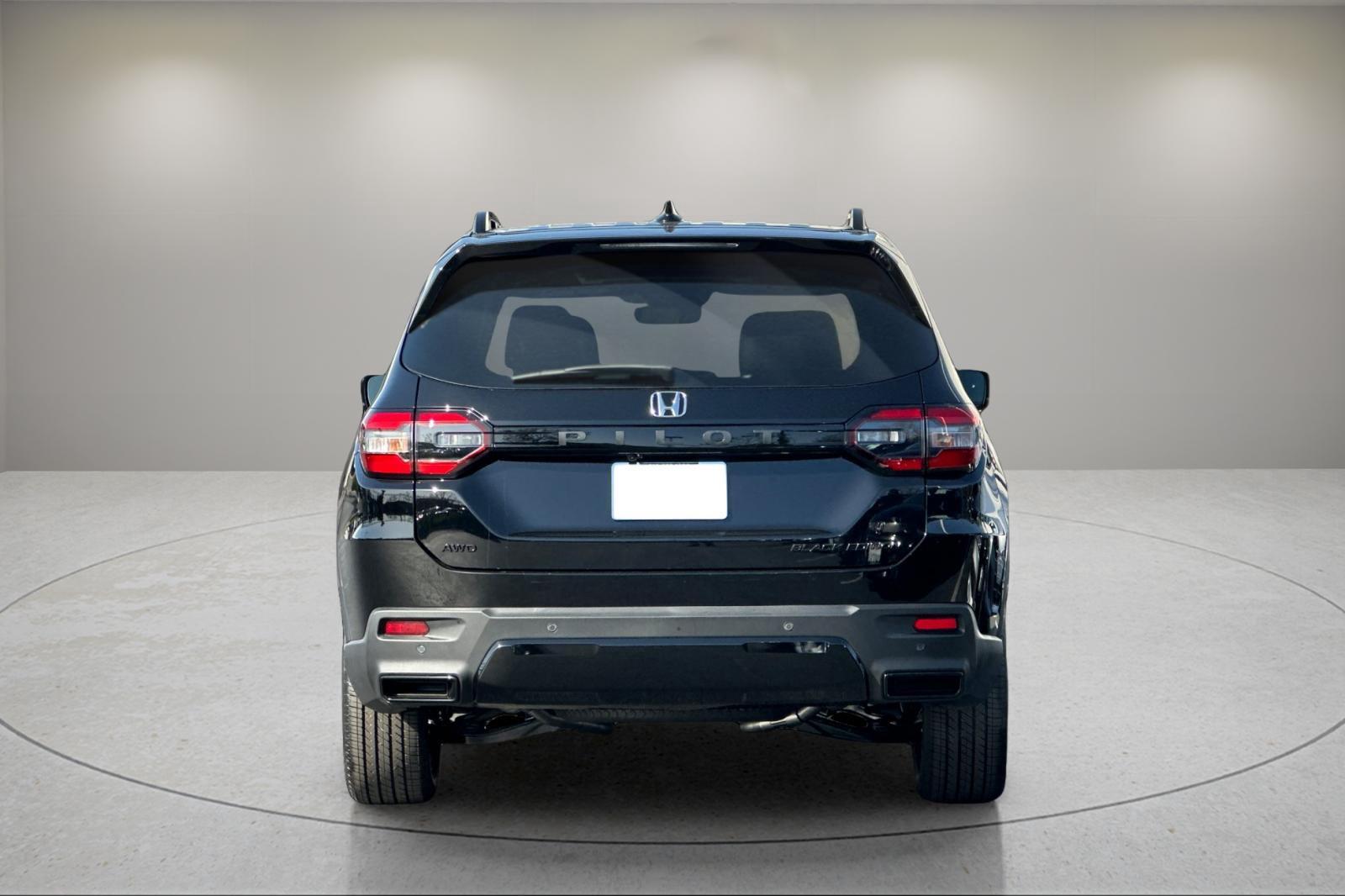 2026 Honda Pilot photo 4 of 25