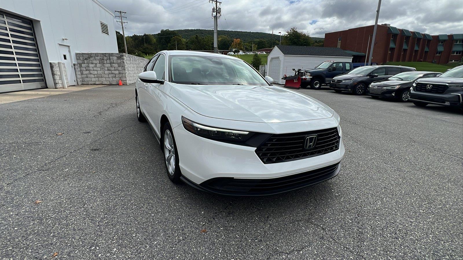 2024 Honda Accord Sedan photo 2 of 28