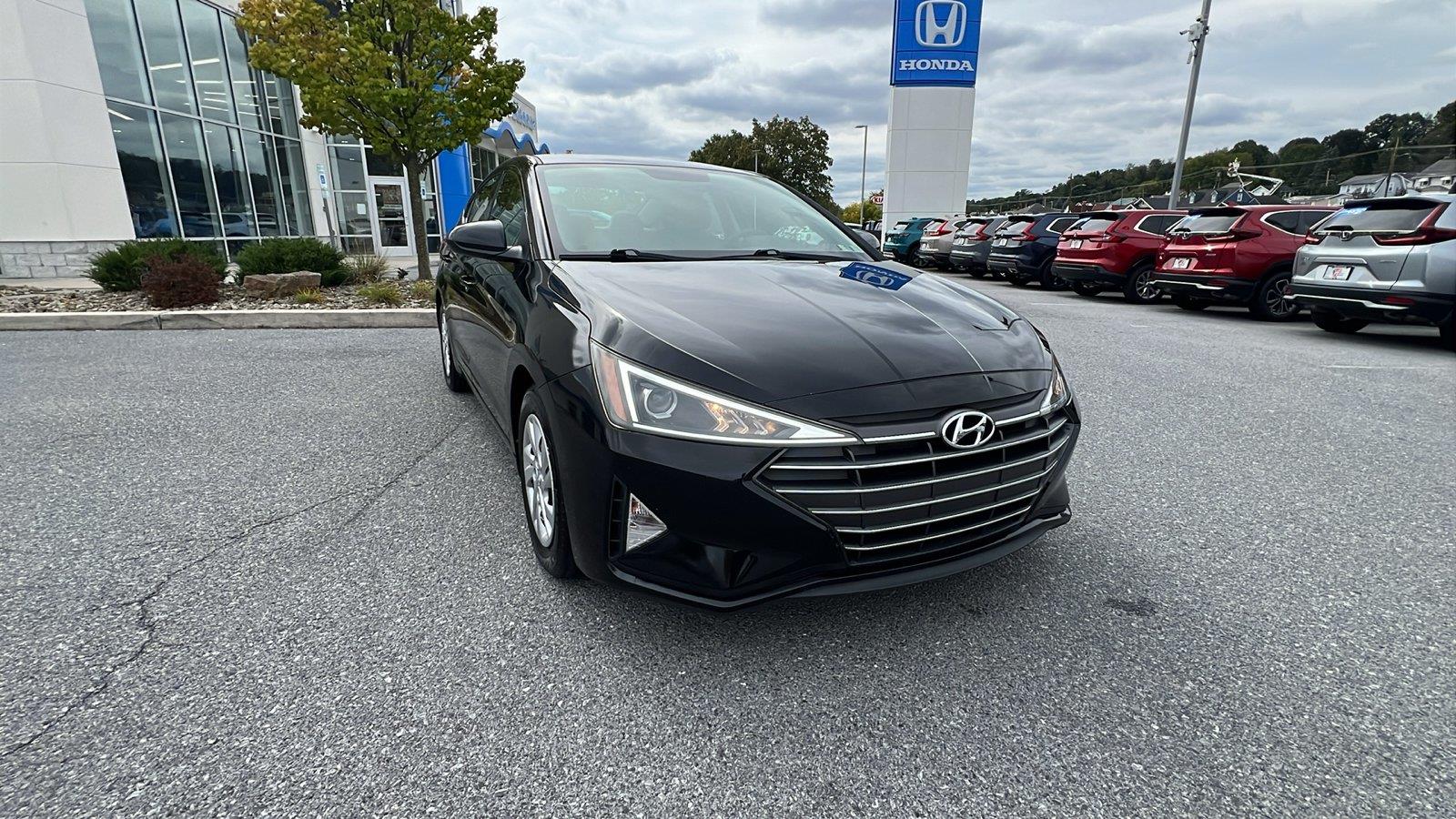 2019 Hyundai Elantra photo 2 of 29
