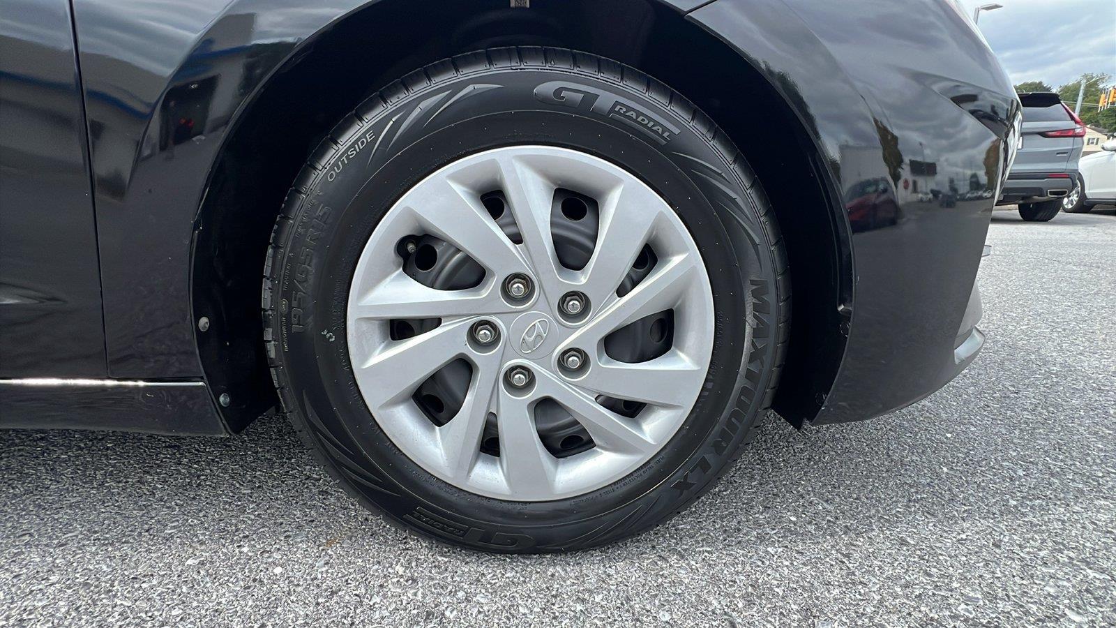 2019 Hyundai Elantra photo 11 of 29