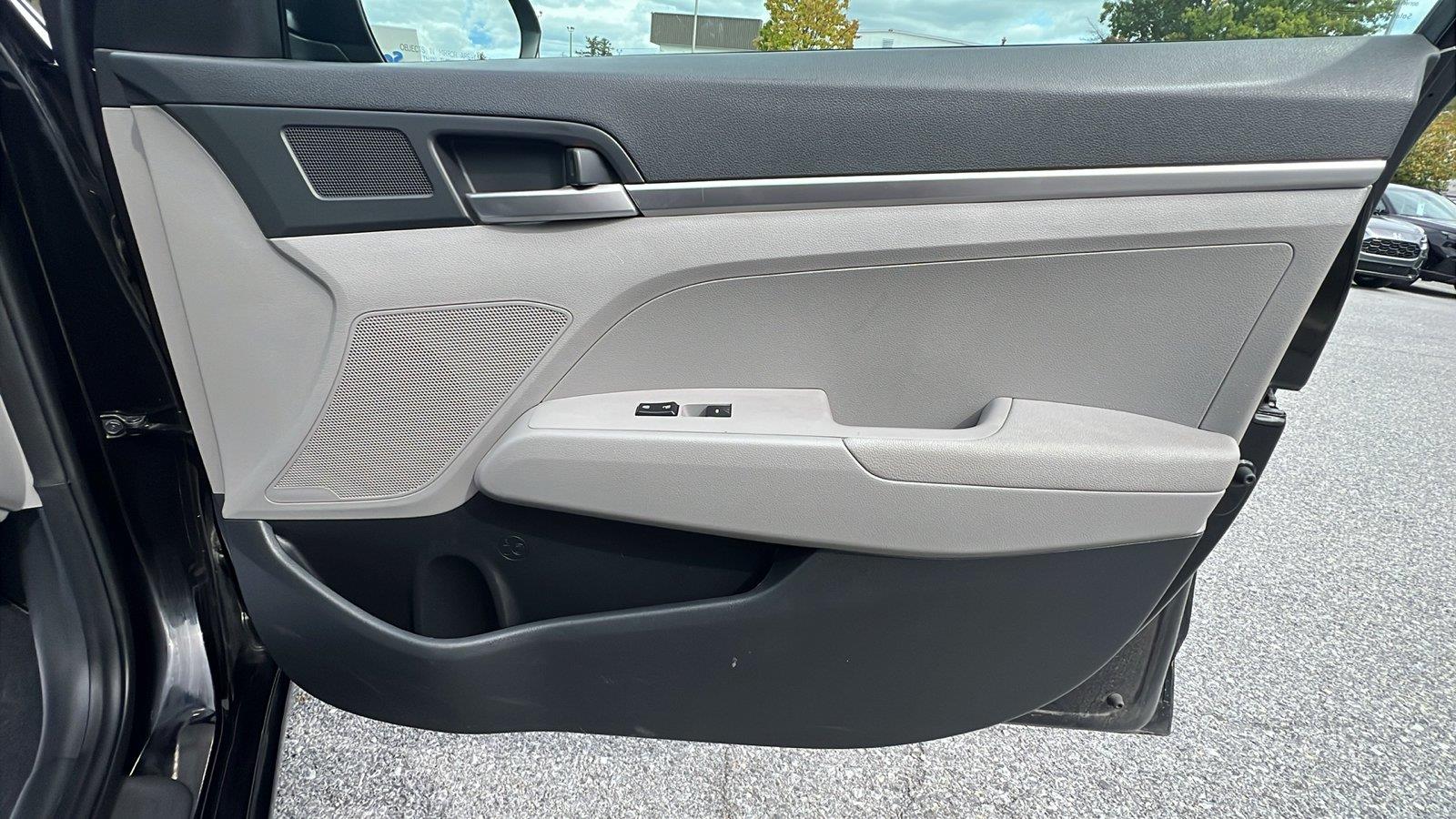 2019 Hyundai Elantra photo 12 of 29
