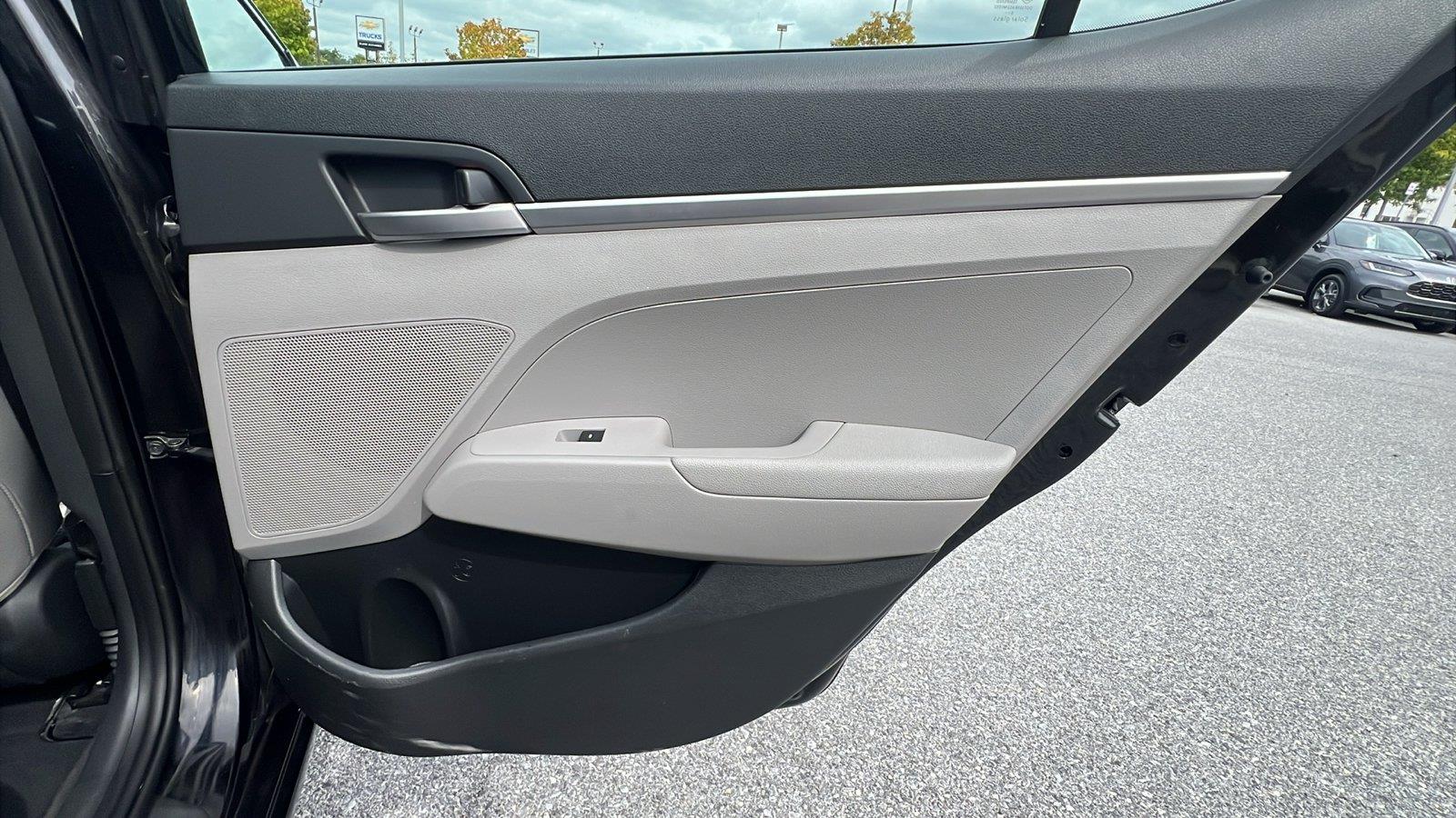 2019 Hyundai Elantra photo 14 of 29