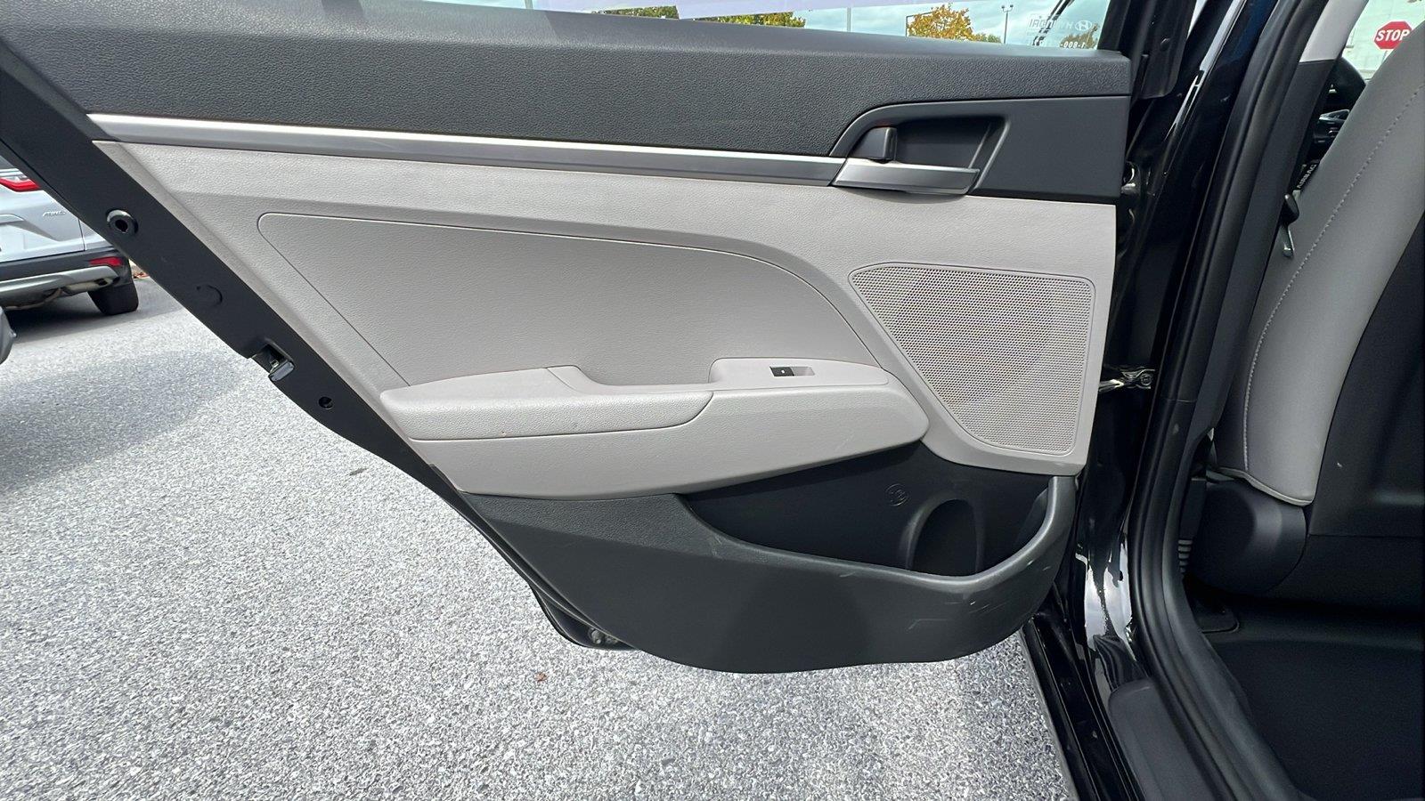 2019 Hyundai Elantra photo 17 of 29