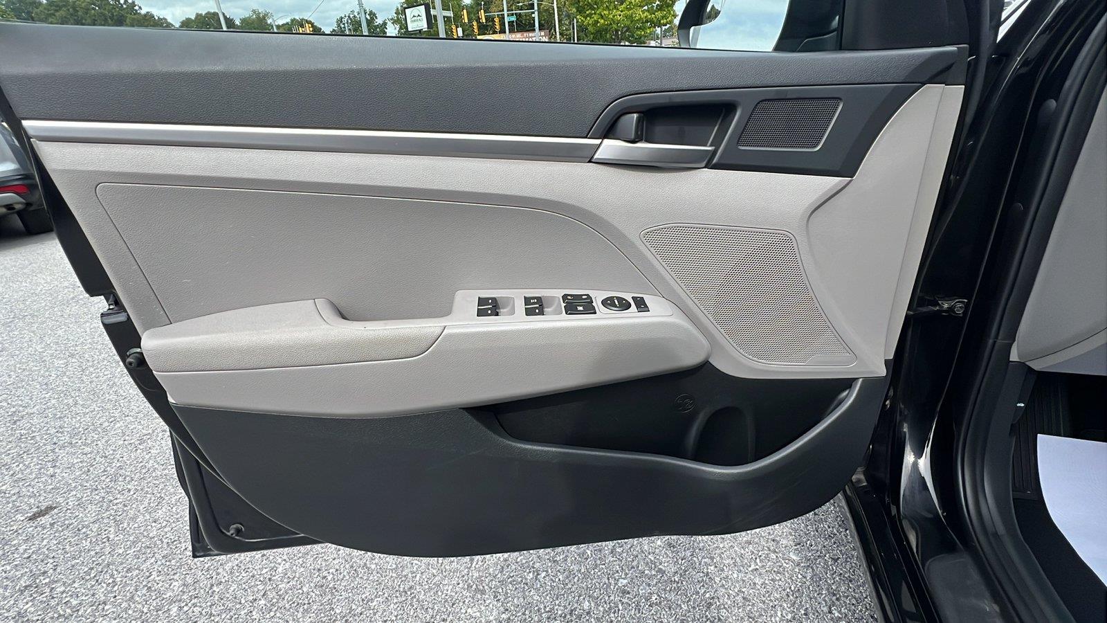 2019 Hyundai Elantra photo 20 of 29