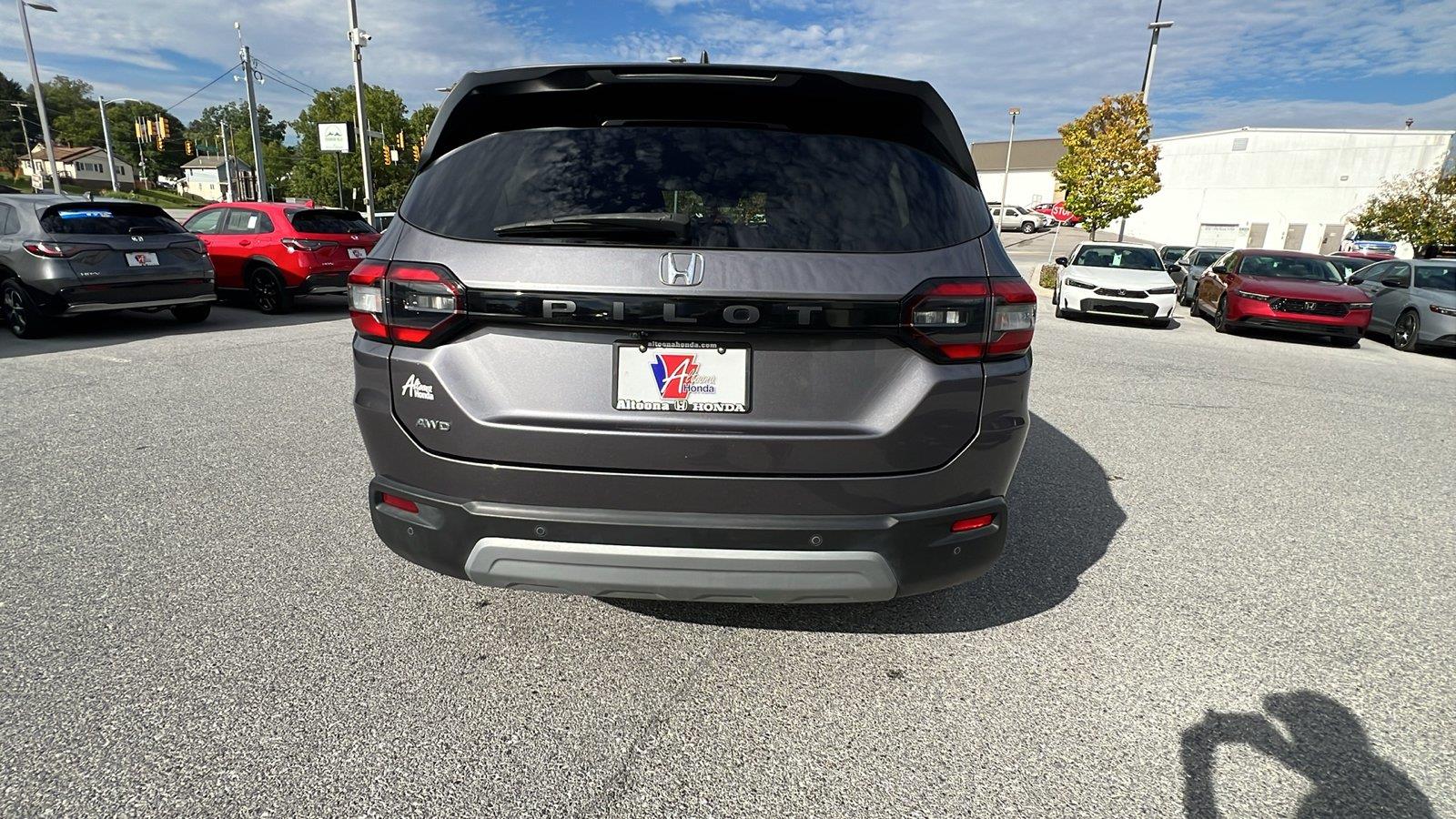 2025 Honda Pilot photo 5 of 31