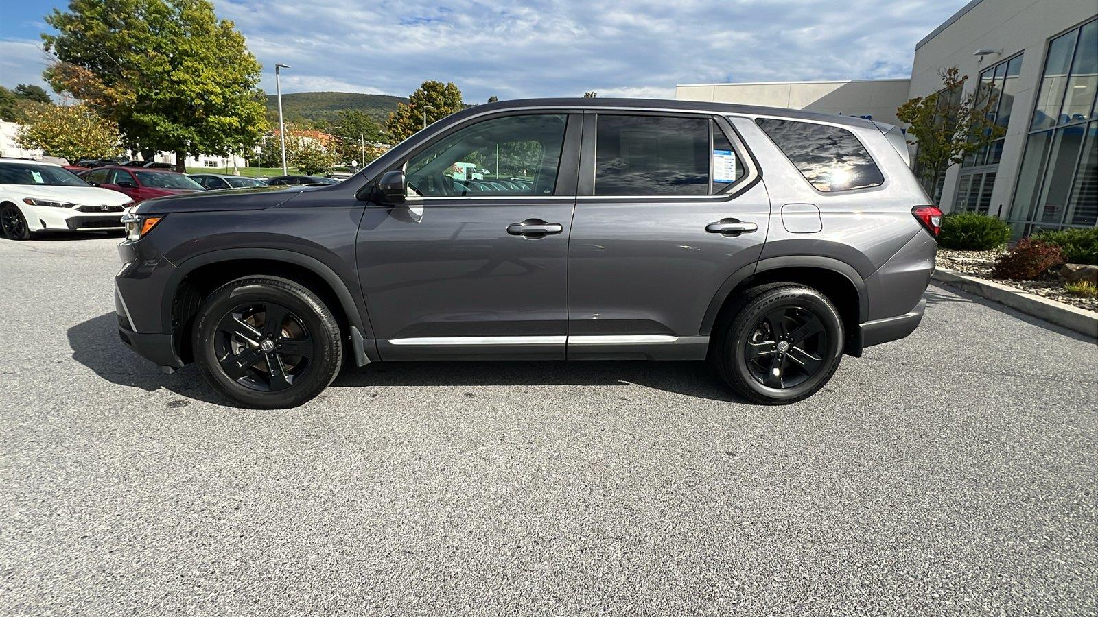 2025 Honda Pilot photo 7 of 31