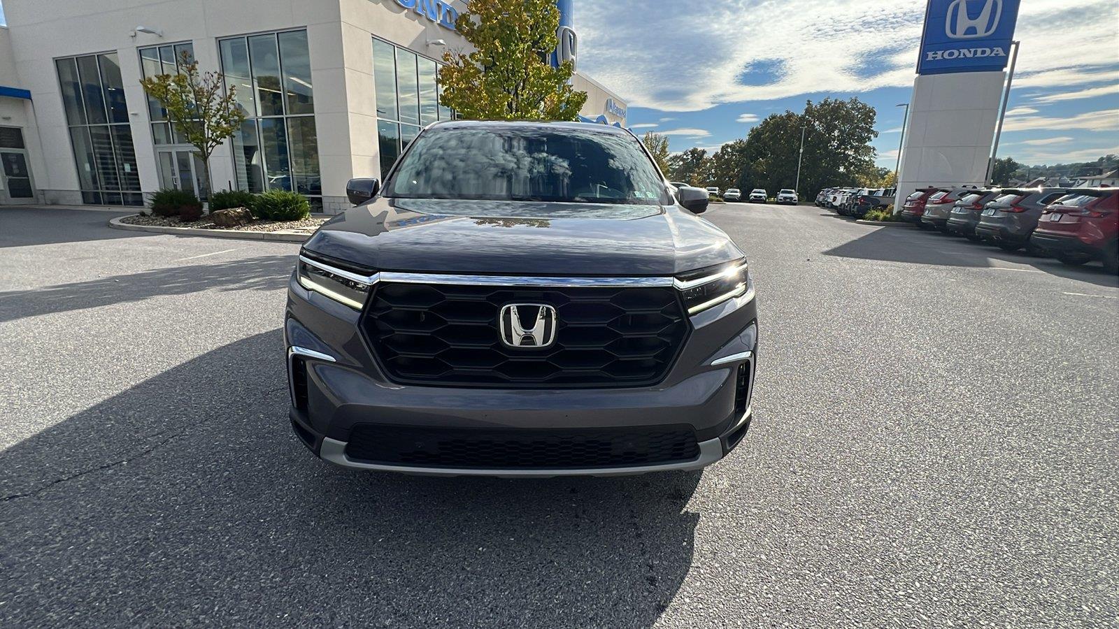 2025 Honda Pilot photo 9 of 31