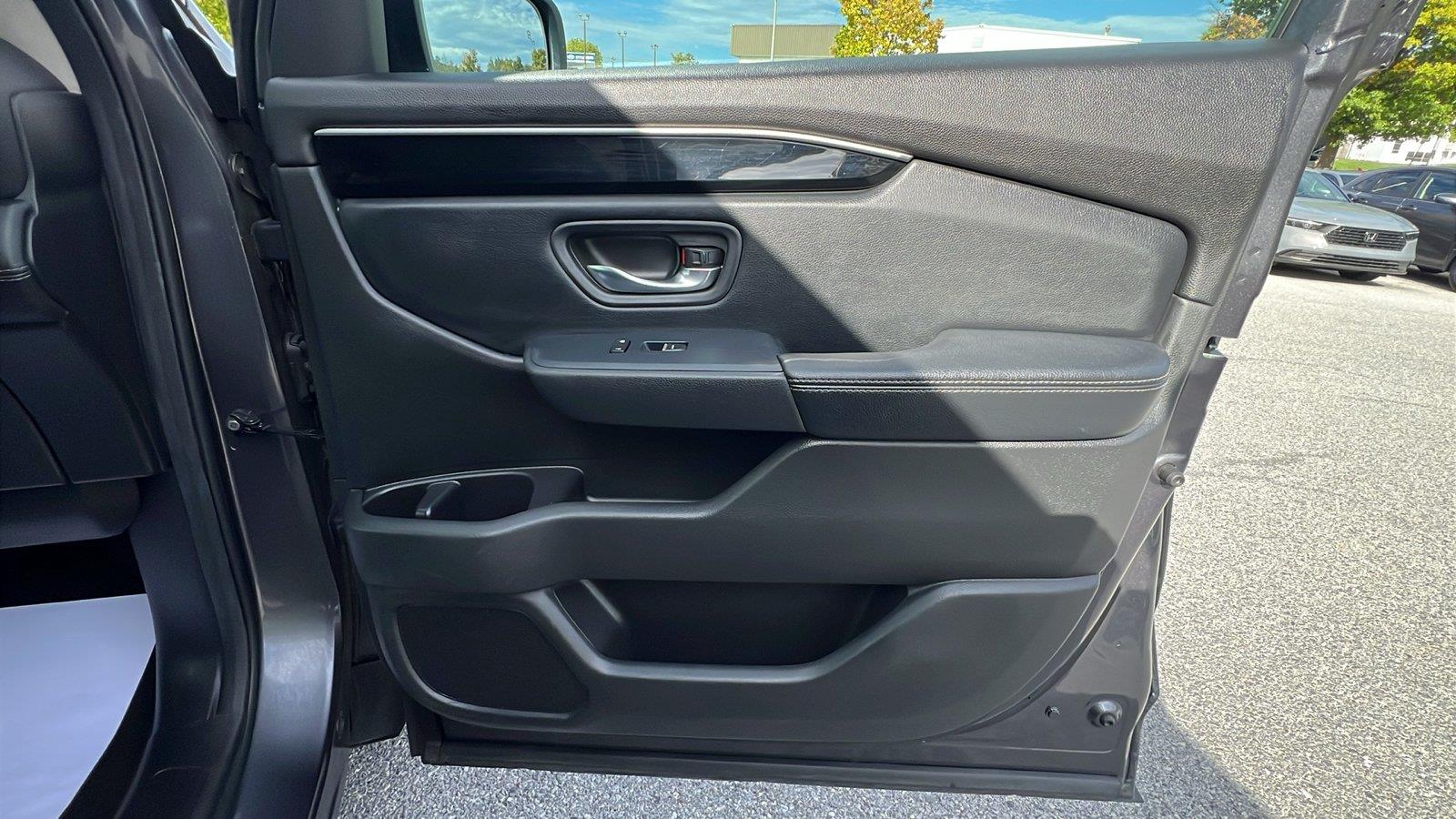 2025 Honda Pilot photo 12 of 31