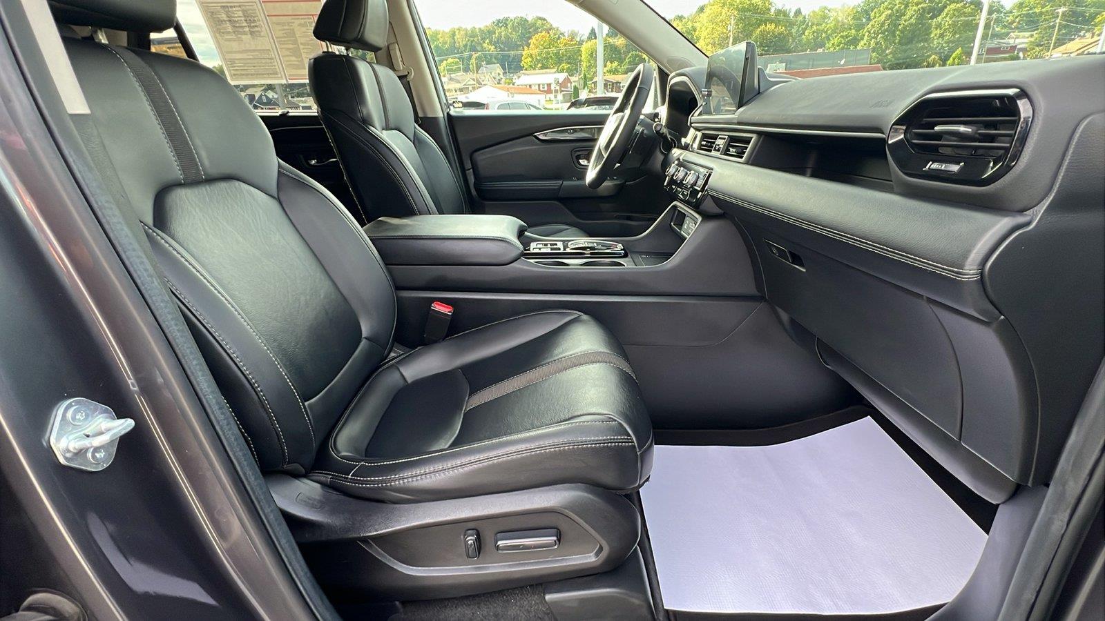 2025 Honda Pilot photo 13 of 31