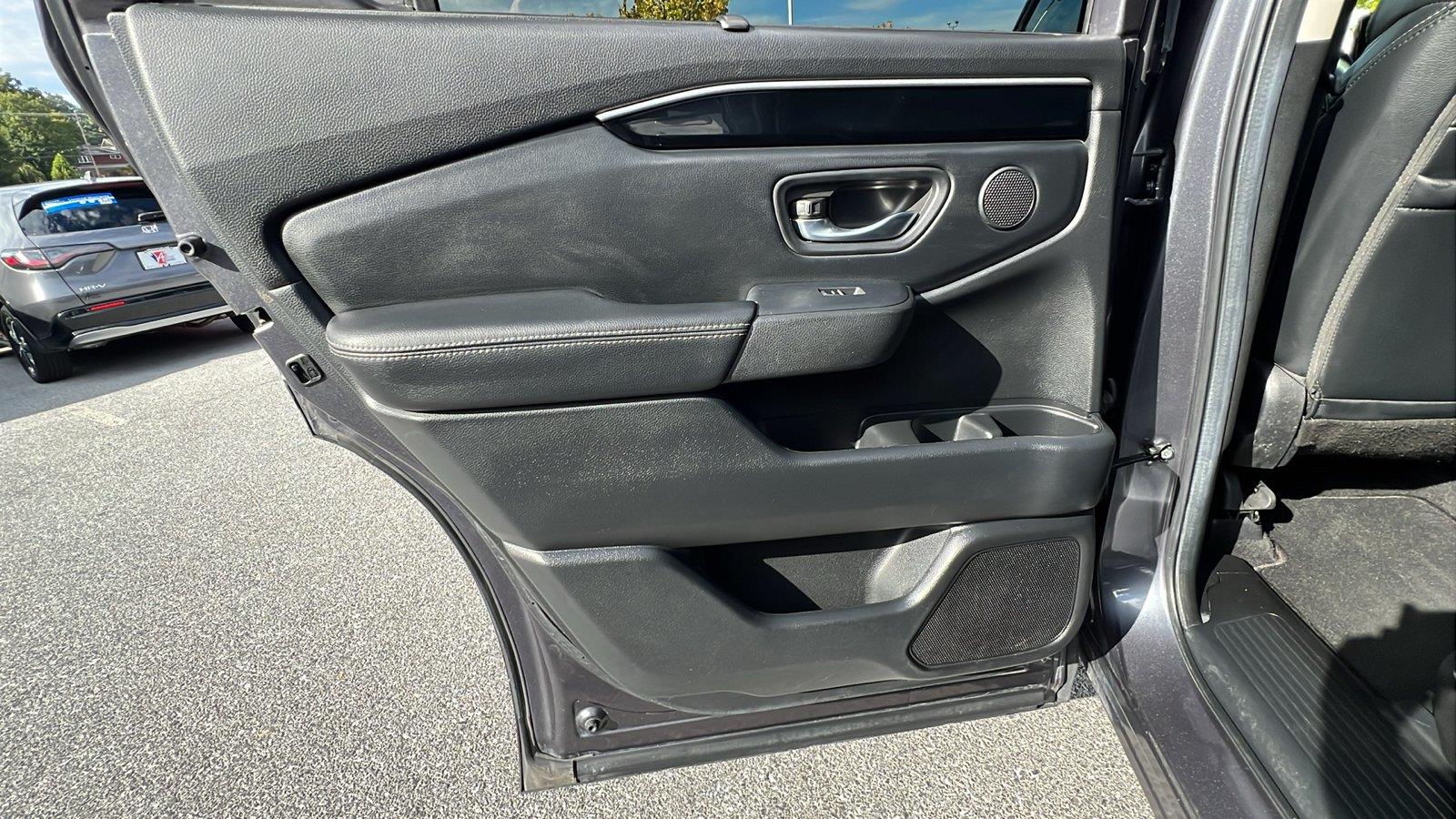 2025 Honda Pilot photo 18 of 31