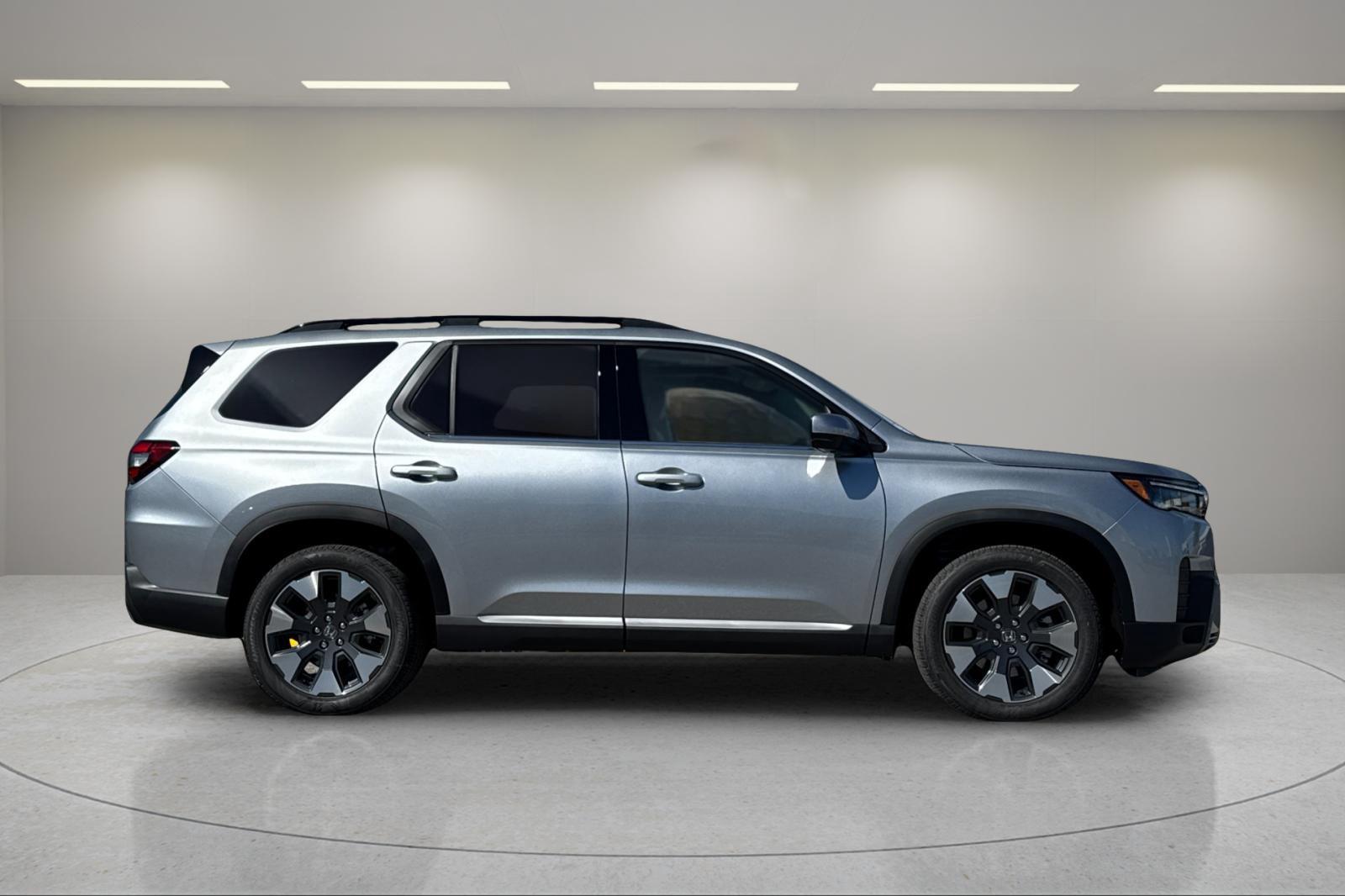 2026 HONDA PILOT photo 6 of 11