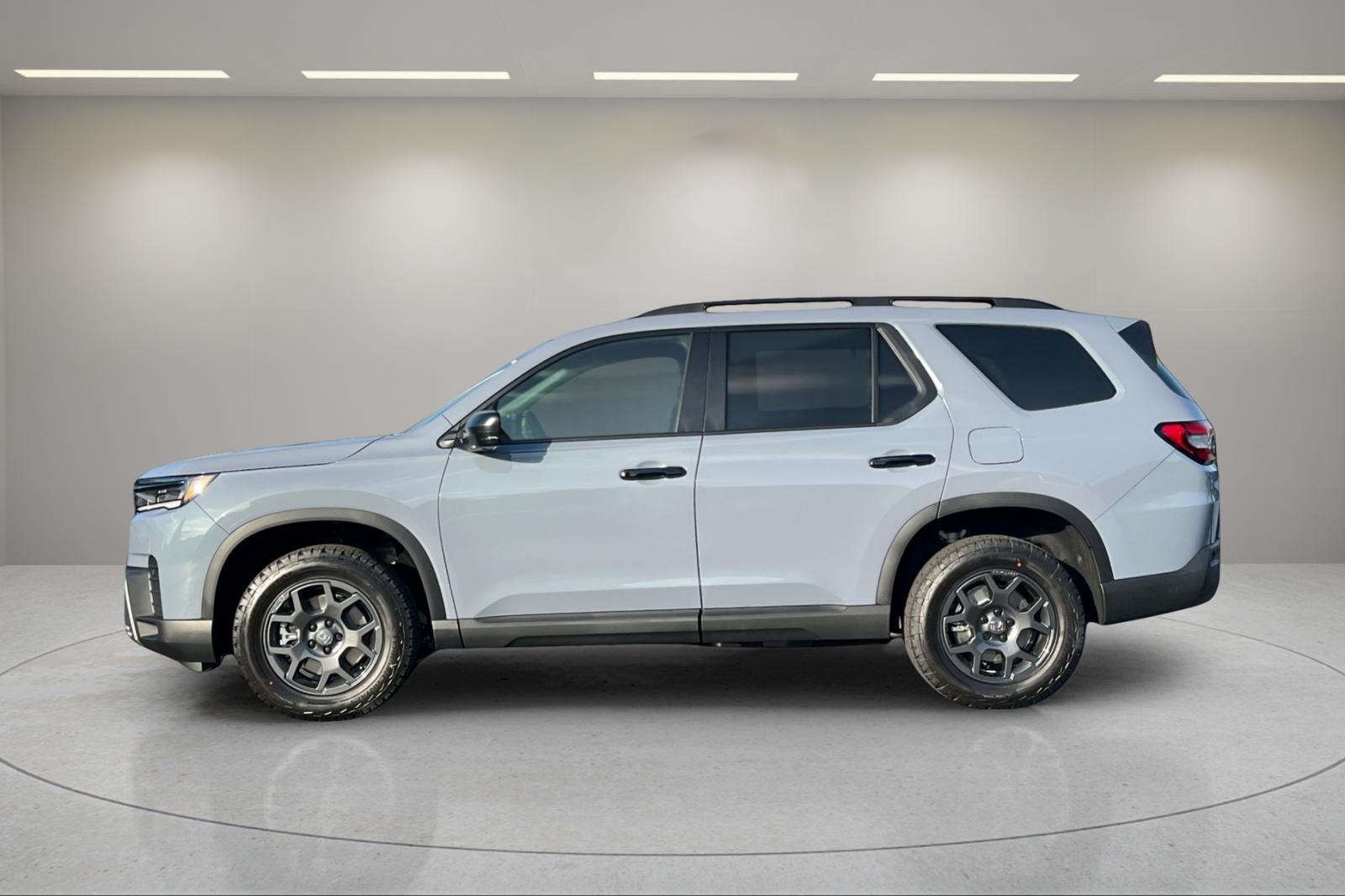 2026 Honda Pilot photo 2 of 25