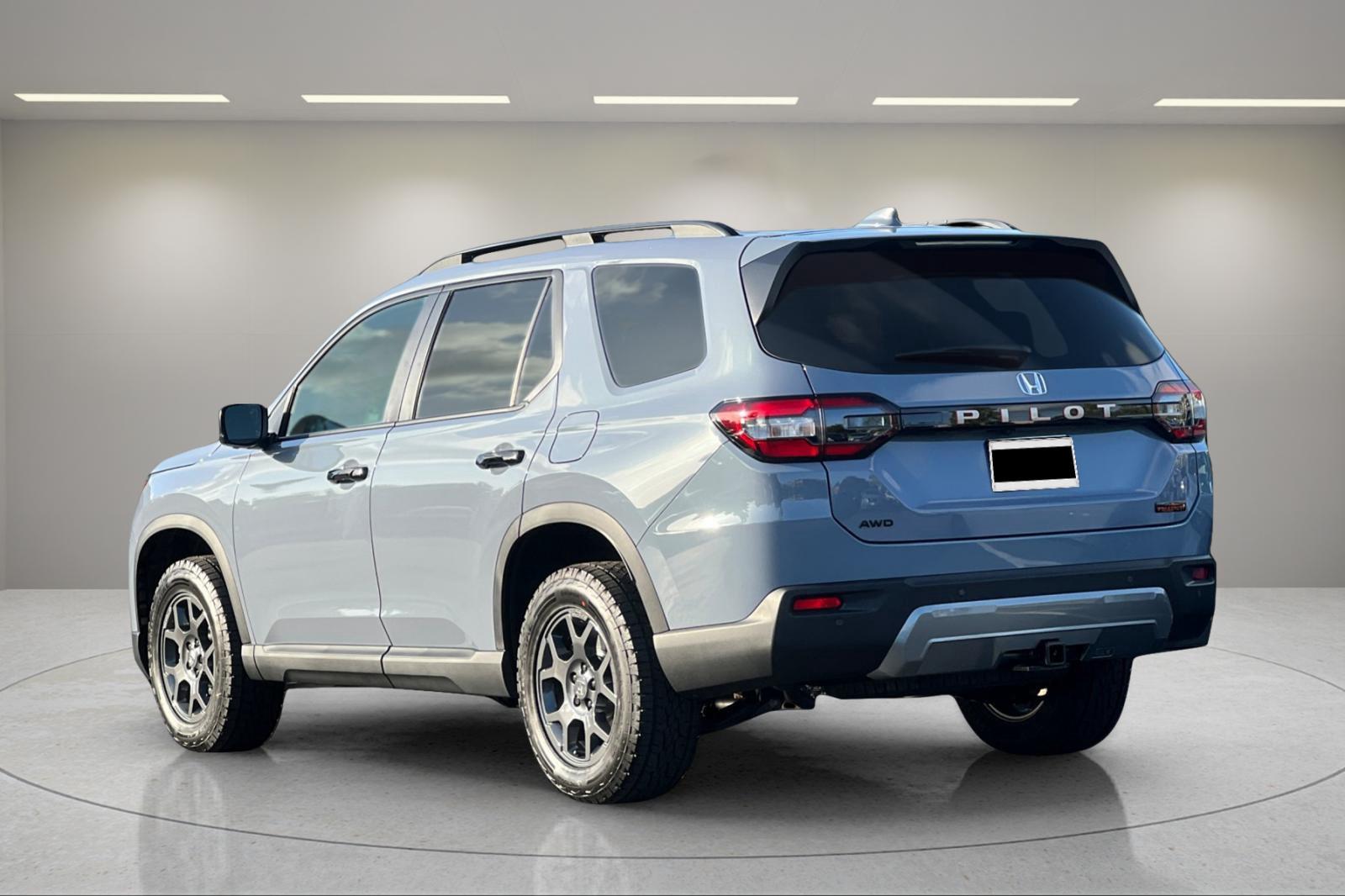 2026 Honda Pilot photo 3 of 25