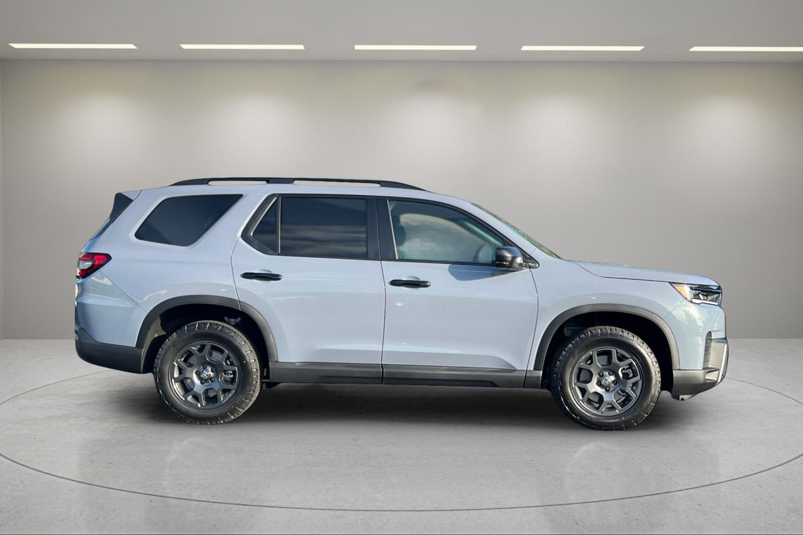 2026 Honda Pilot photo 6 of 25