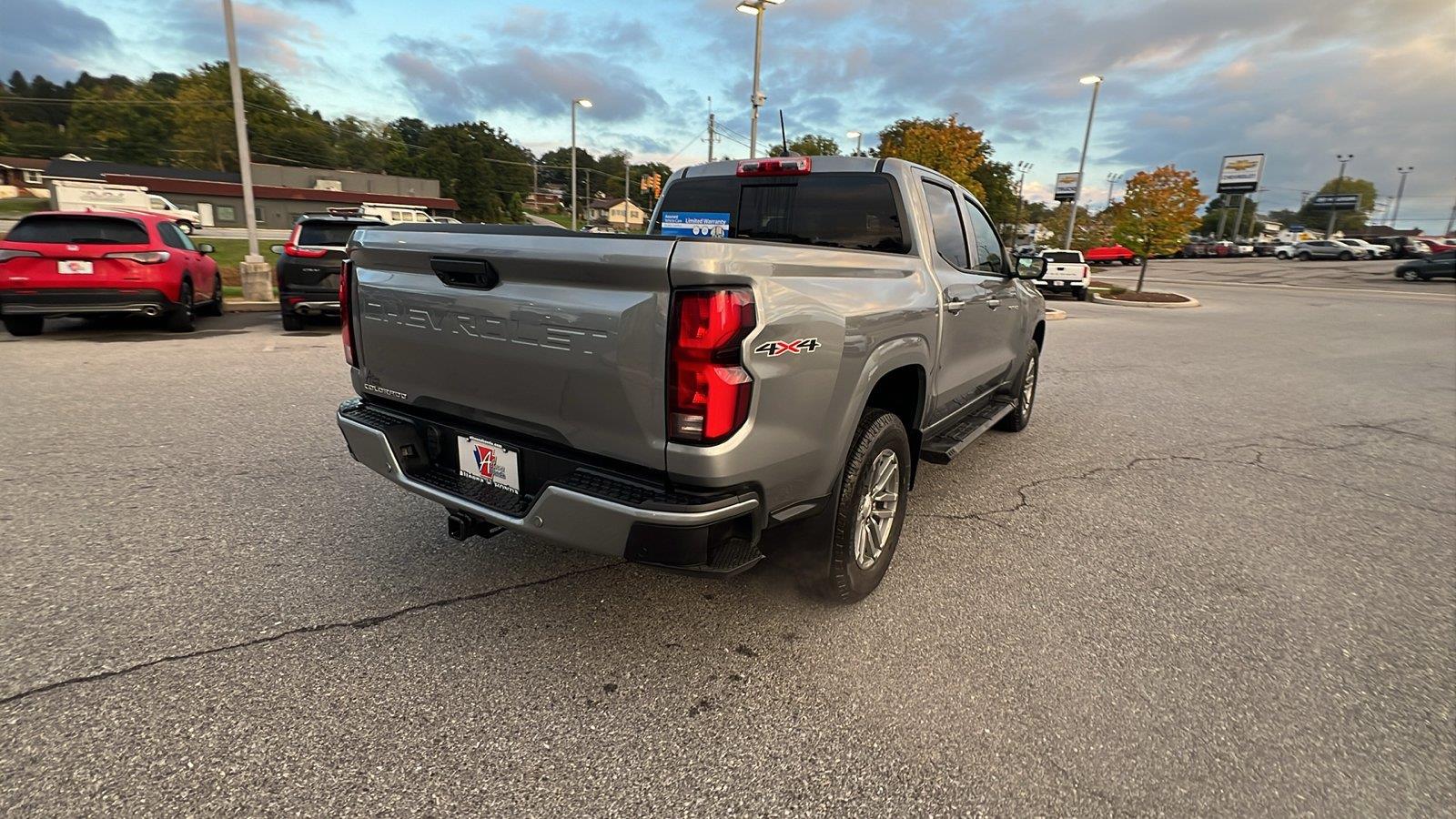 2025 Chevrolet Colorado photo 4 of 32